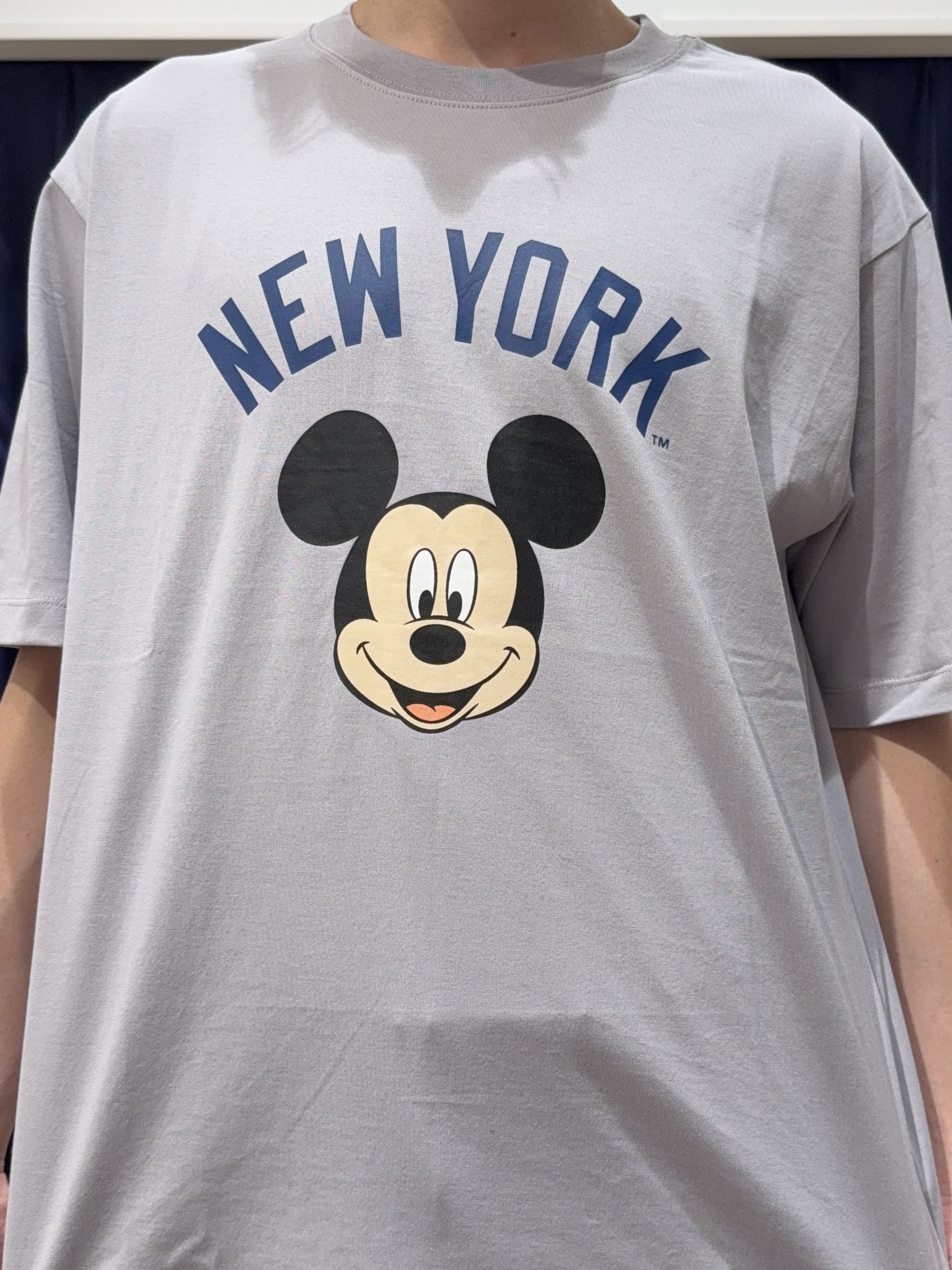 カシマさんの「THE SHOP TK｜【Disney】【MLB】スペシャルデザイン半袖Tシャツ」を使ったコーディネート