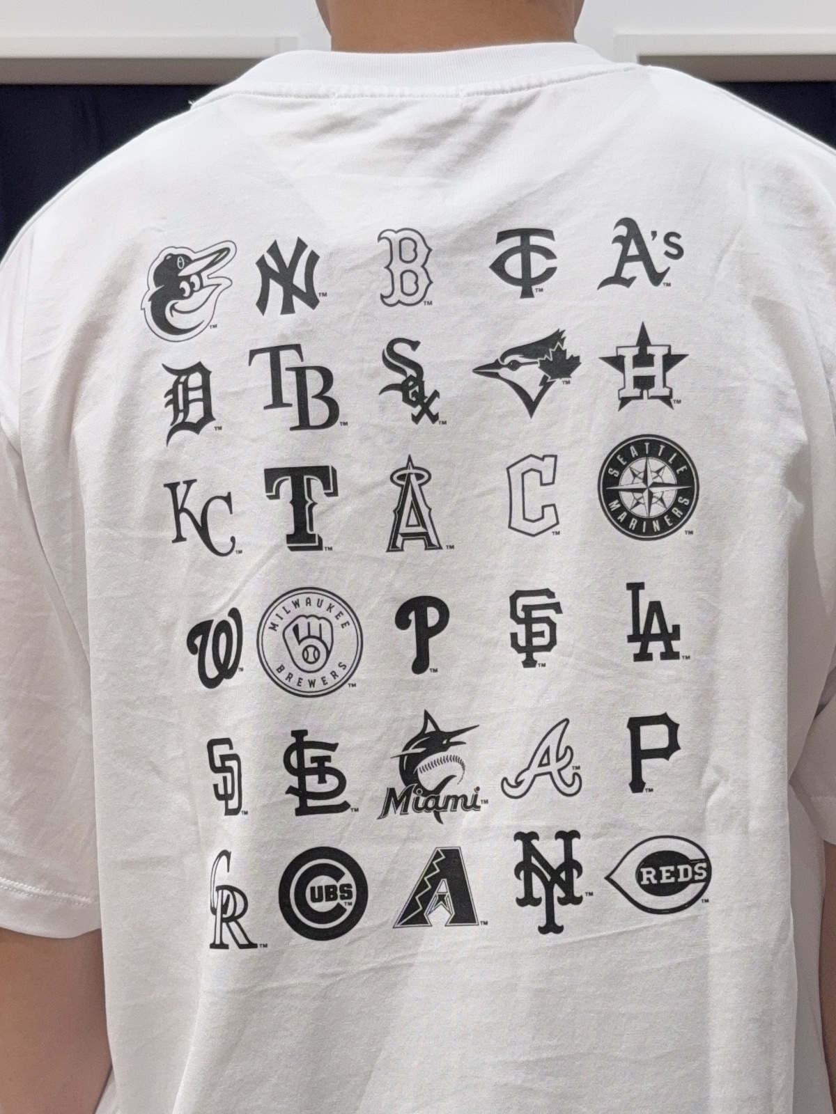 カシマさんの「THE SHOP TK｜【Disney】【MLB】スペシャルデザイン半袖Tシャツ」を使ったコーディネート