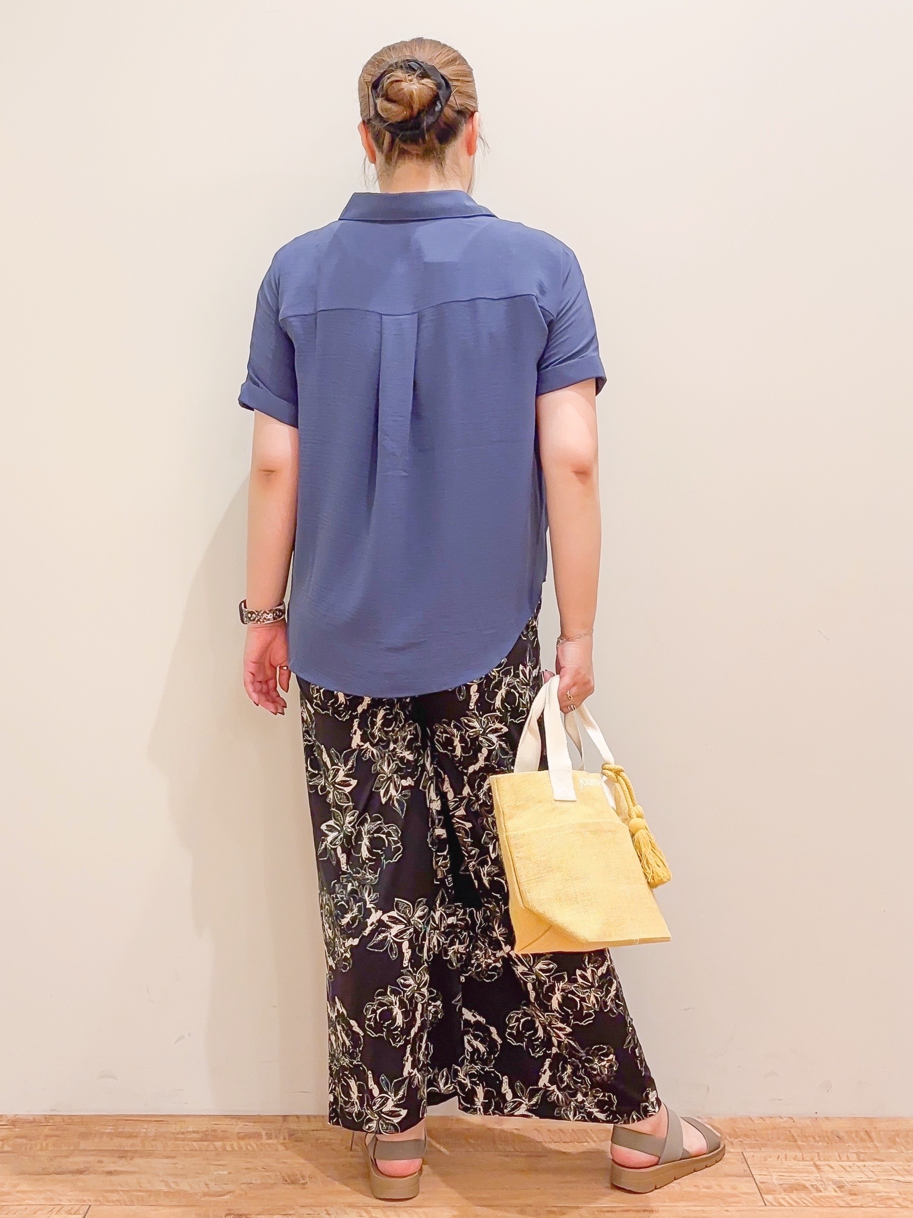 naoさんの「SHOO･LA･RUE｜【ひんやり/洗濯後しわになりにくい/S-LL】着るだけでこなれ見え 二の腕も隠せるデザイン半袖シャツ」を使ったコーディネート