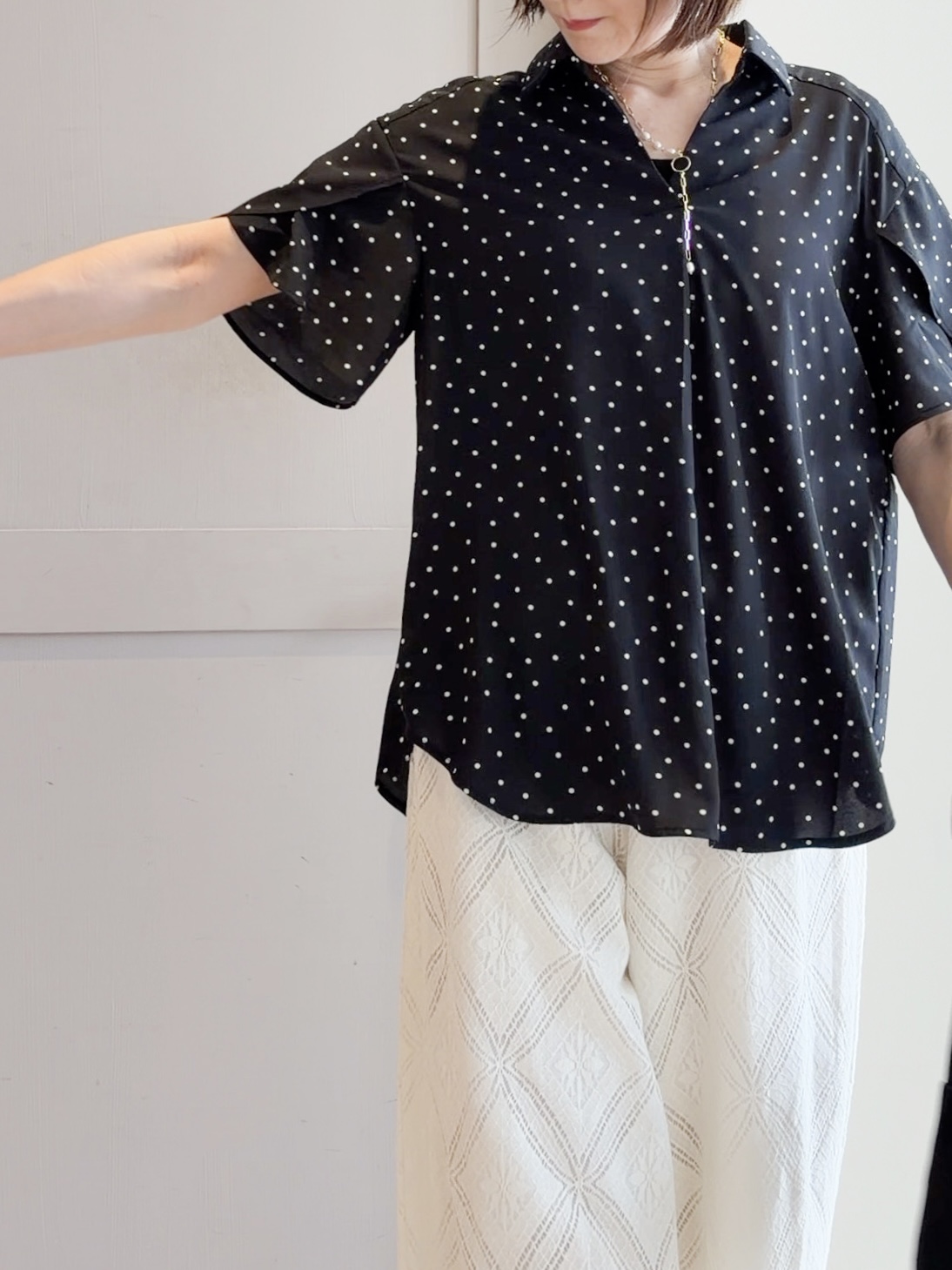 yamakoさんの「grove｜【洗濯機◎】さらっと着映える、バックデザインブラウス」を使ったコーディネート