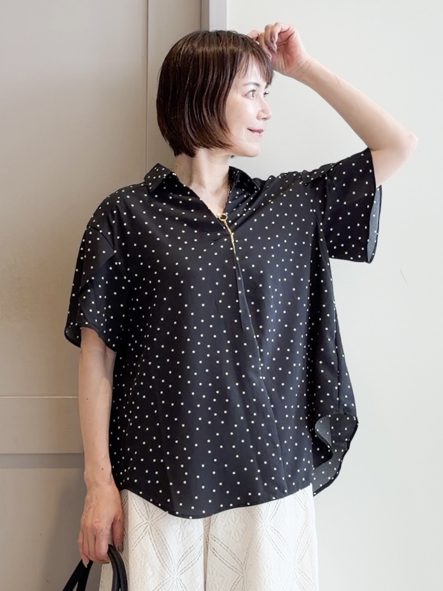 yamakoさんの「grove｜【洗濯機◎】さらっと着映える、バックデザインブラウス」を使ったコーディネート