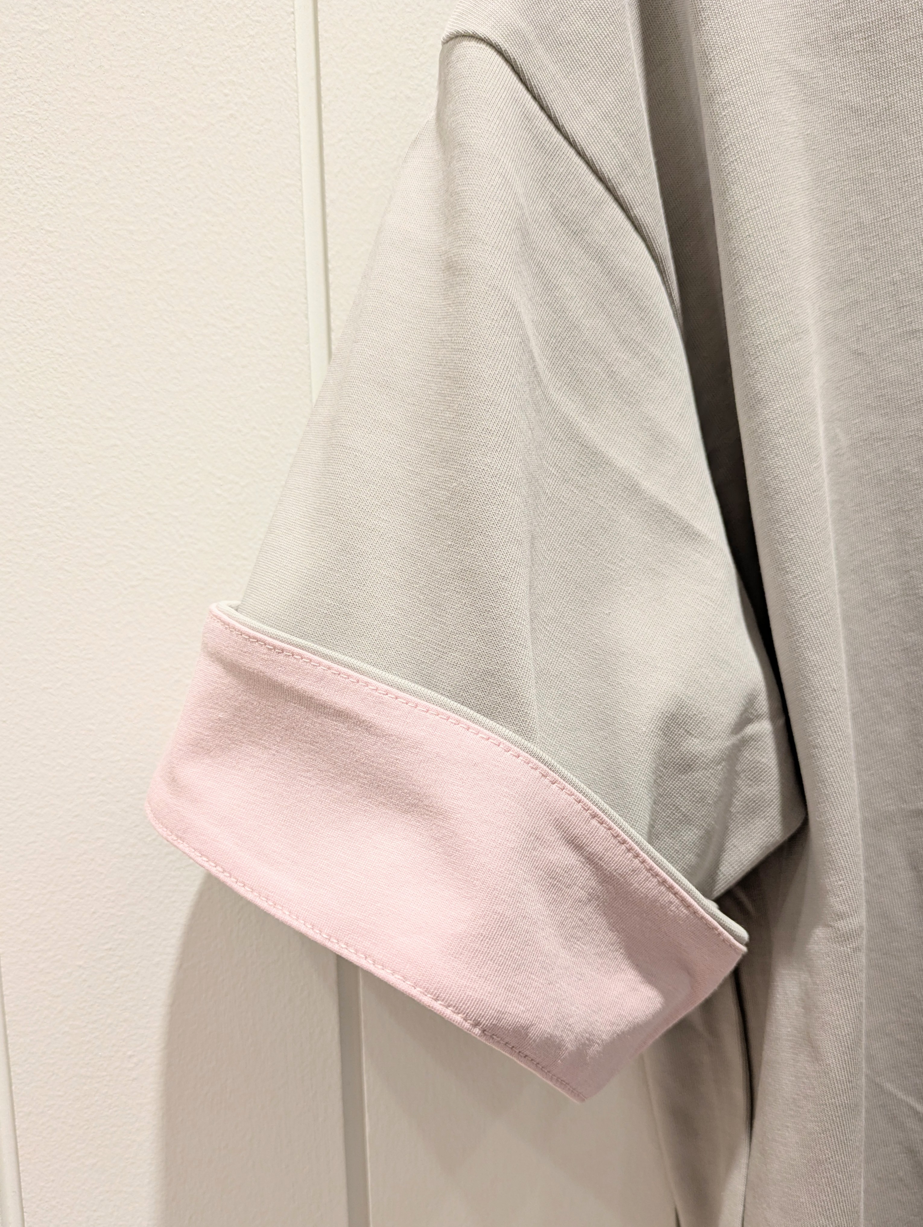 冨澤麻里さんの「Dessin｜【汗シミ防止/UVカット】配色スリーブ 五分袖プルオーバー」を使ったコーディネート