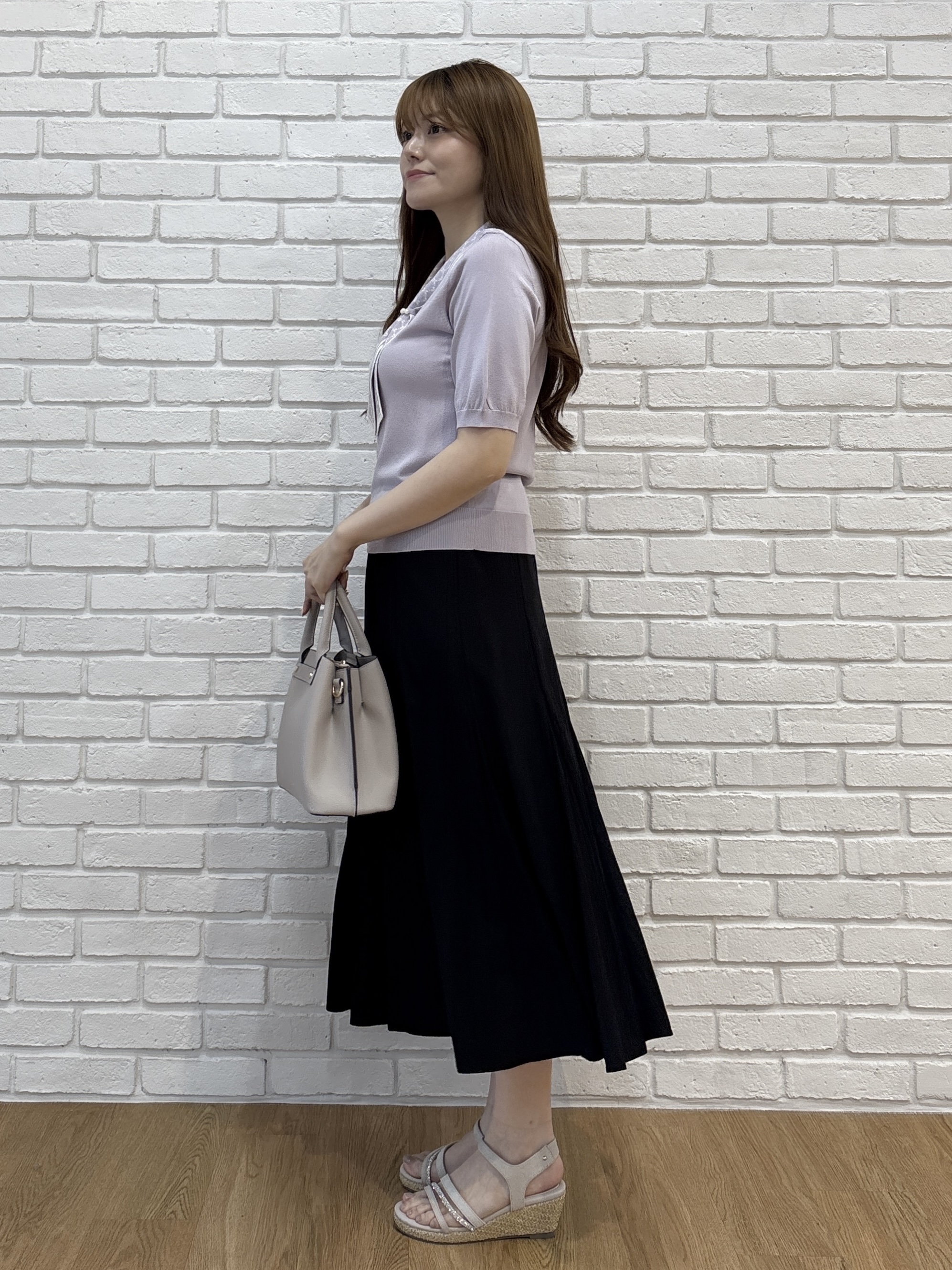 sayaさんの「grove｜【大人気アイテム5分袖で登場！】スカーフ柄ボウタイ五分袖ニットプルオーバ―」を使ったコーディネート