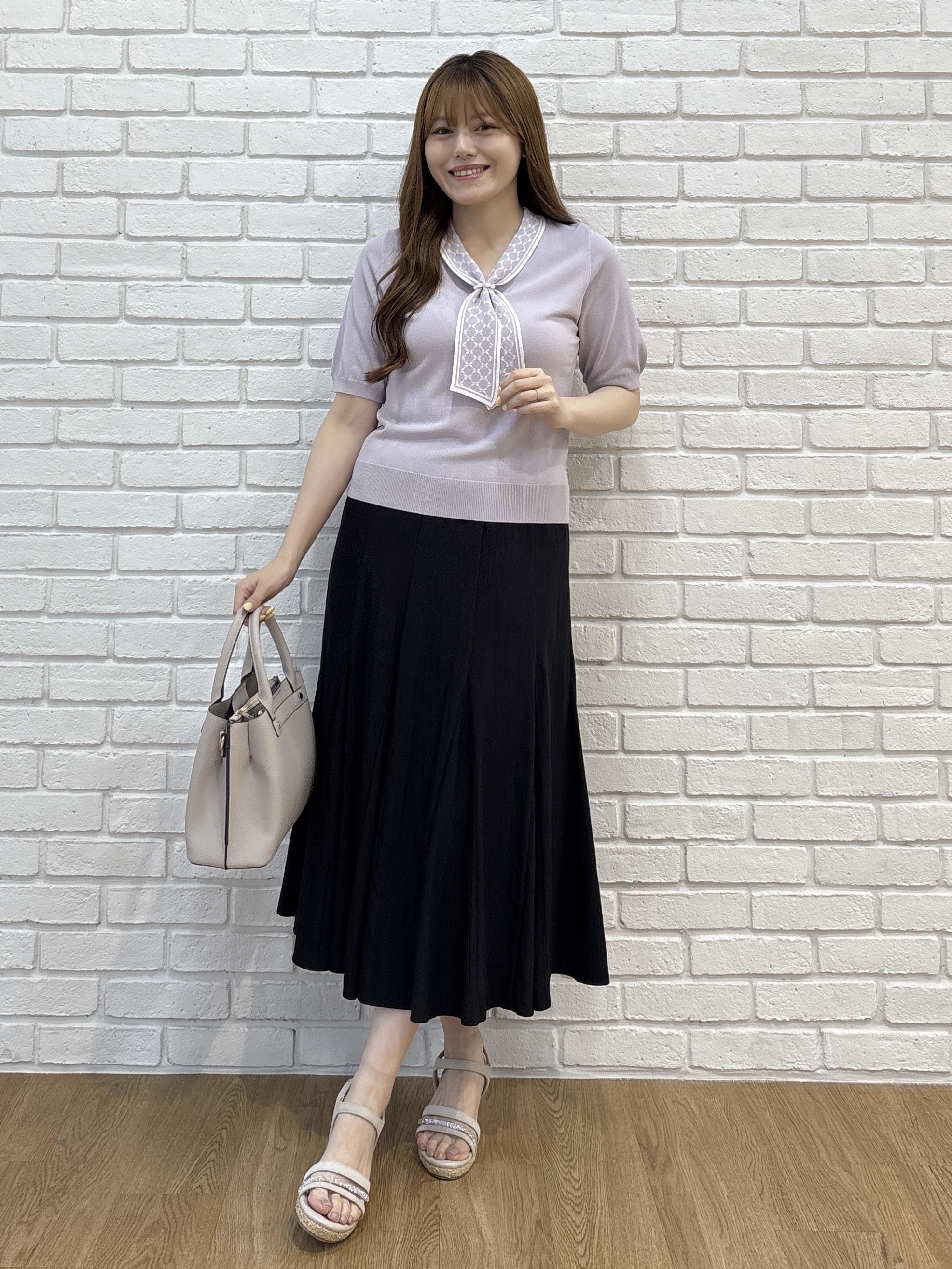 sayaさんの「grove｜【大人気アイテム5分袖で登場！】スカーフ柄ボウタイ五分袖ニットプルオーバ―」を使ったコーディネート