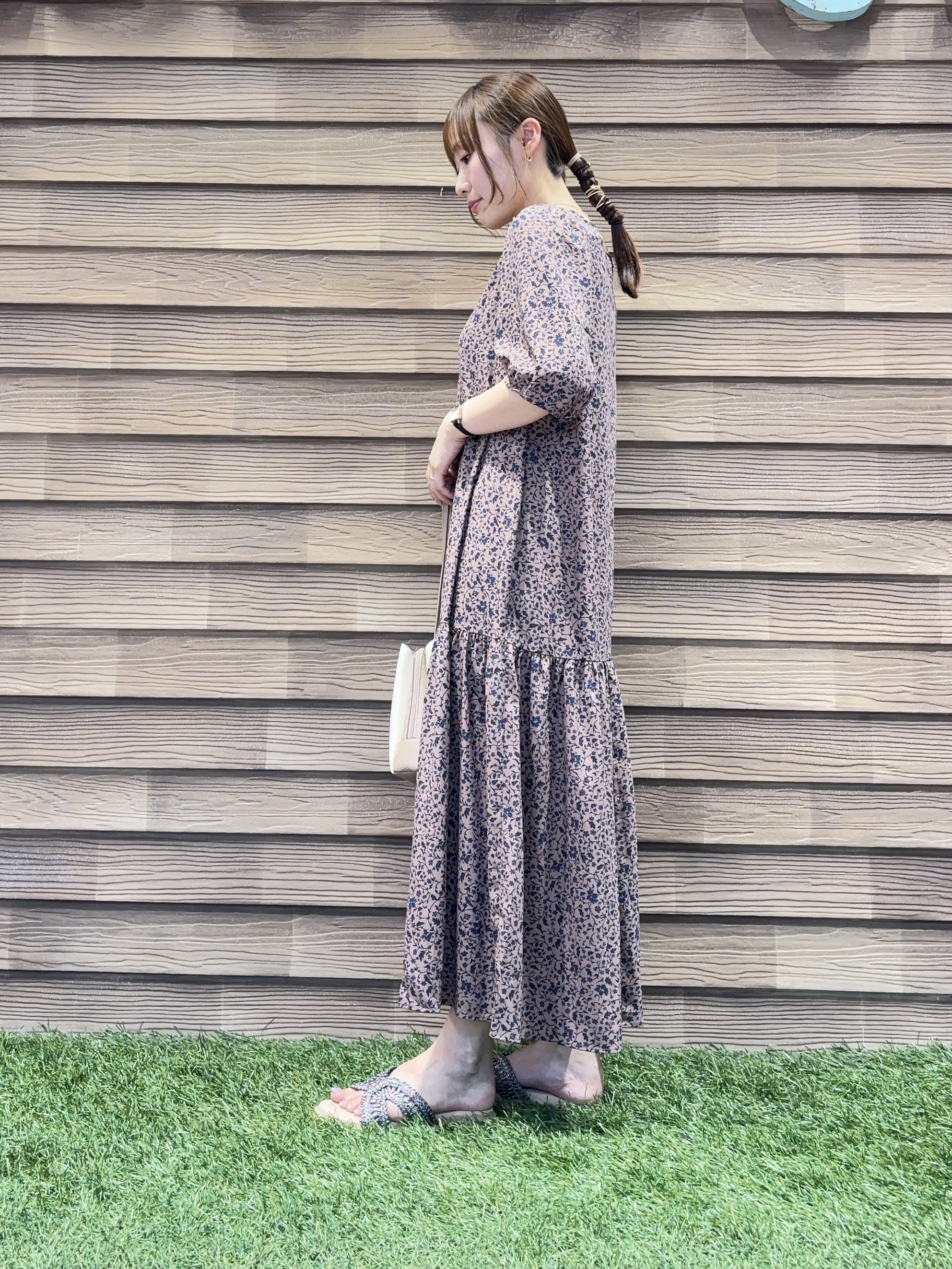 himiさんの「SHOO･LA･RUE｜花柄ティアードワンピース」を使ったコーディネート