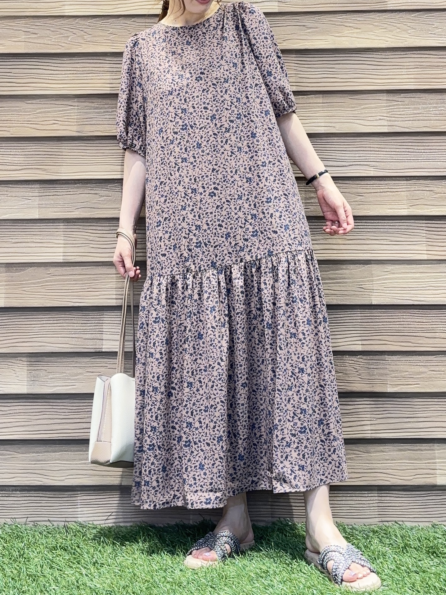 himiさんの「SHOO･LA･RUE｜花柄ティアードワンピース」を使ったコーディネート