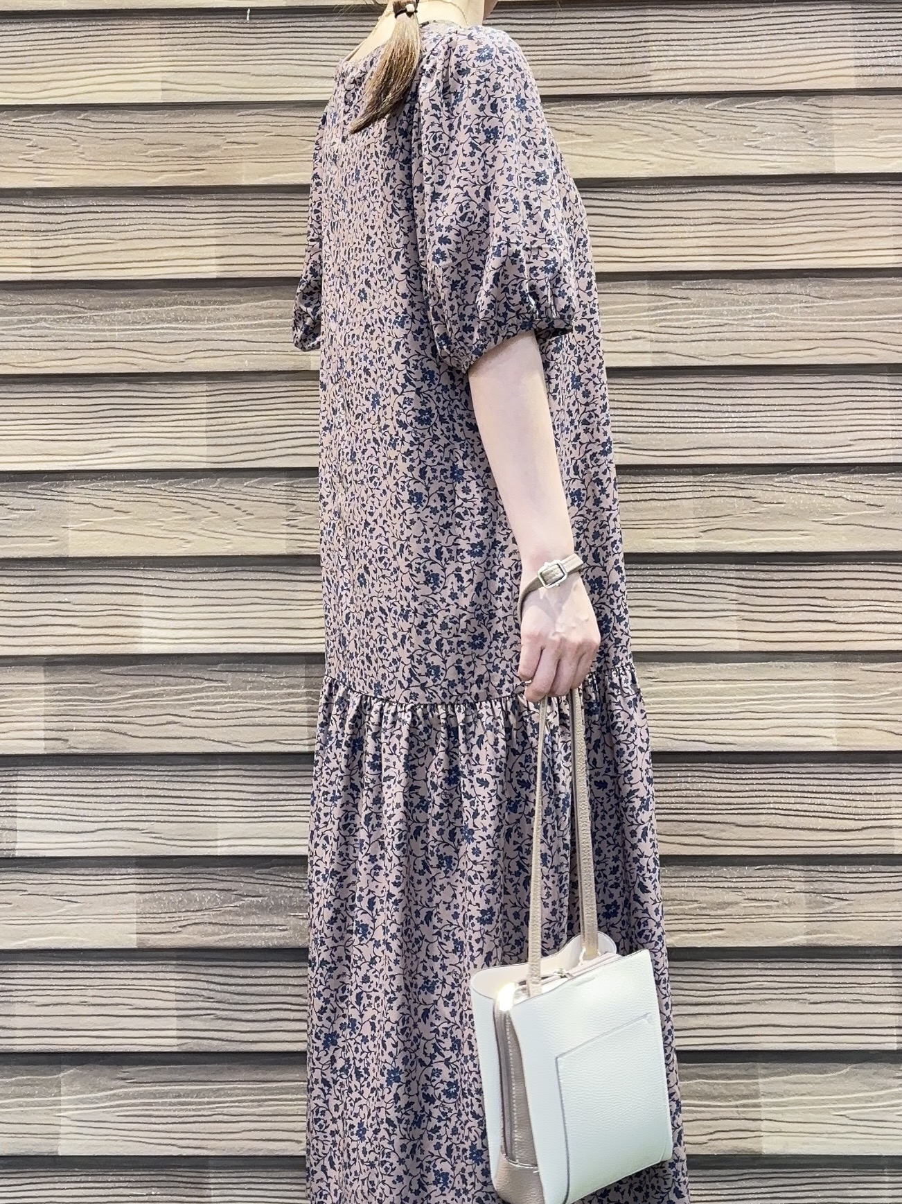 himiさんの「SHOO･LA･RUE｜花柄ティアードワンピース」を使ったコーディネート