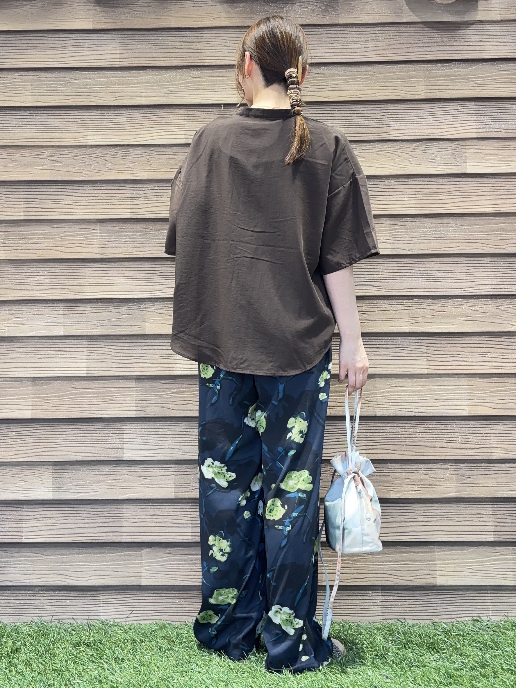 himiさんの「SHOO･LA･RUE｜【洗濯機可/S-LL】大人の抜け感 ゆるっと5分袖シャツ」を使ったコーディネート
