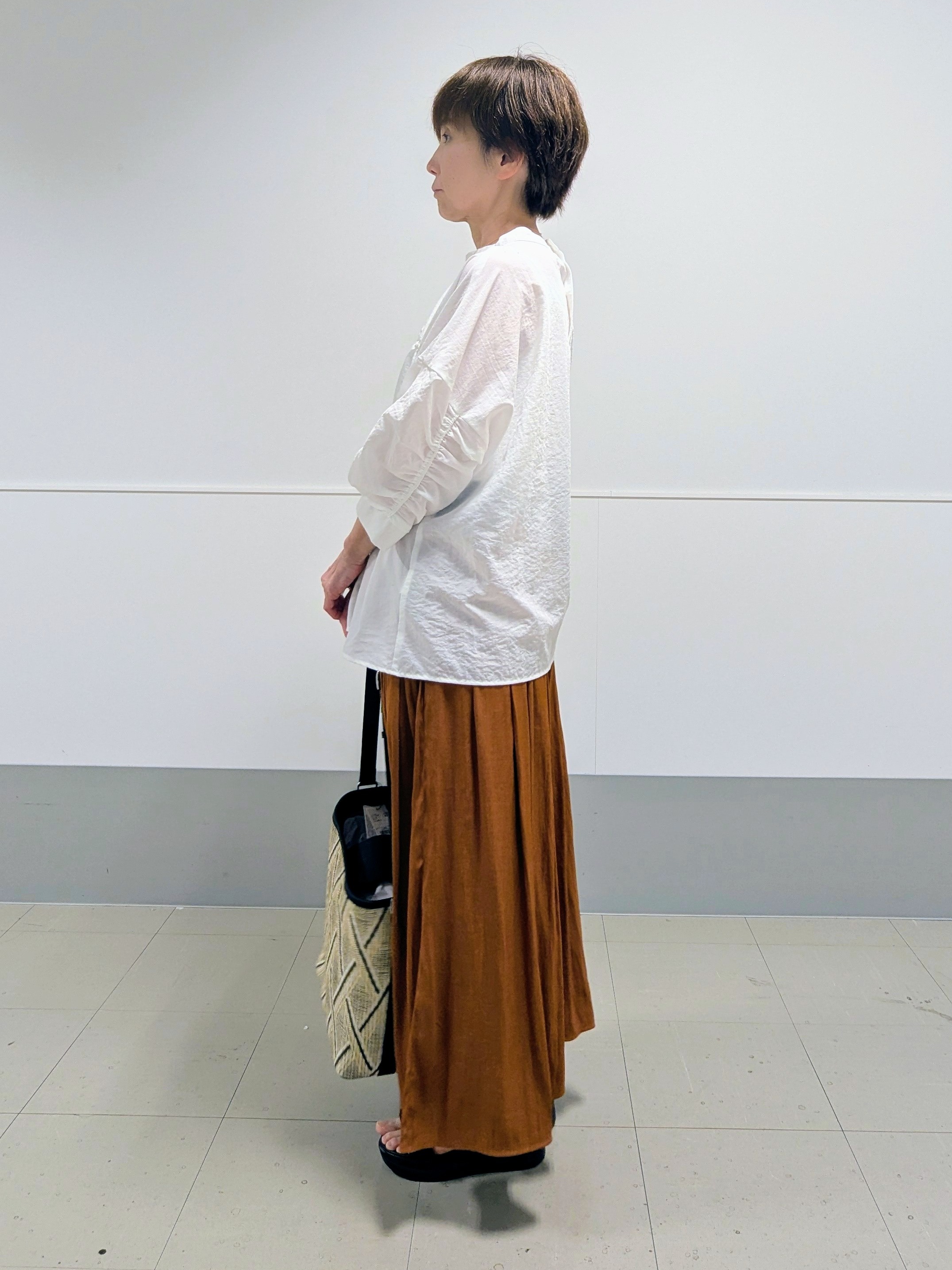 nishiさんの「Reflect｜【手洗い可】プチハイネック ギャザーブラウス」を使ったコーディネート