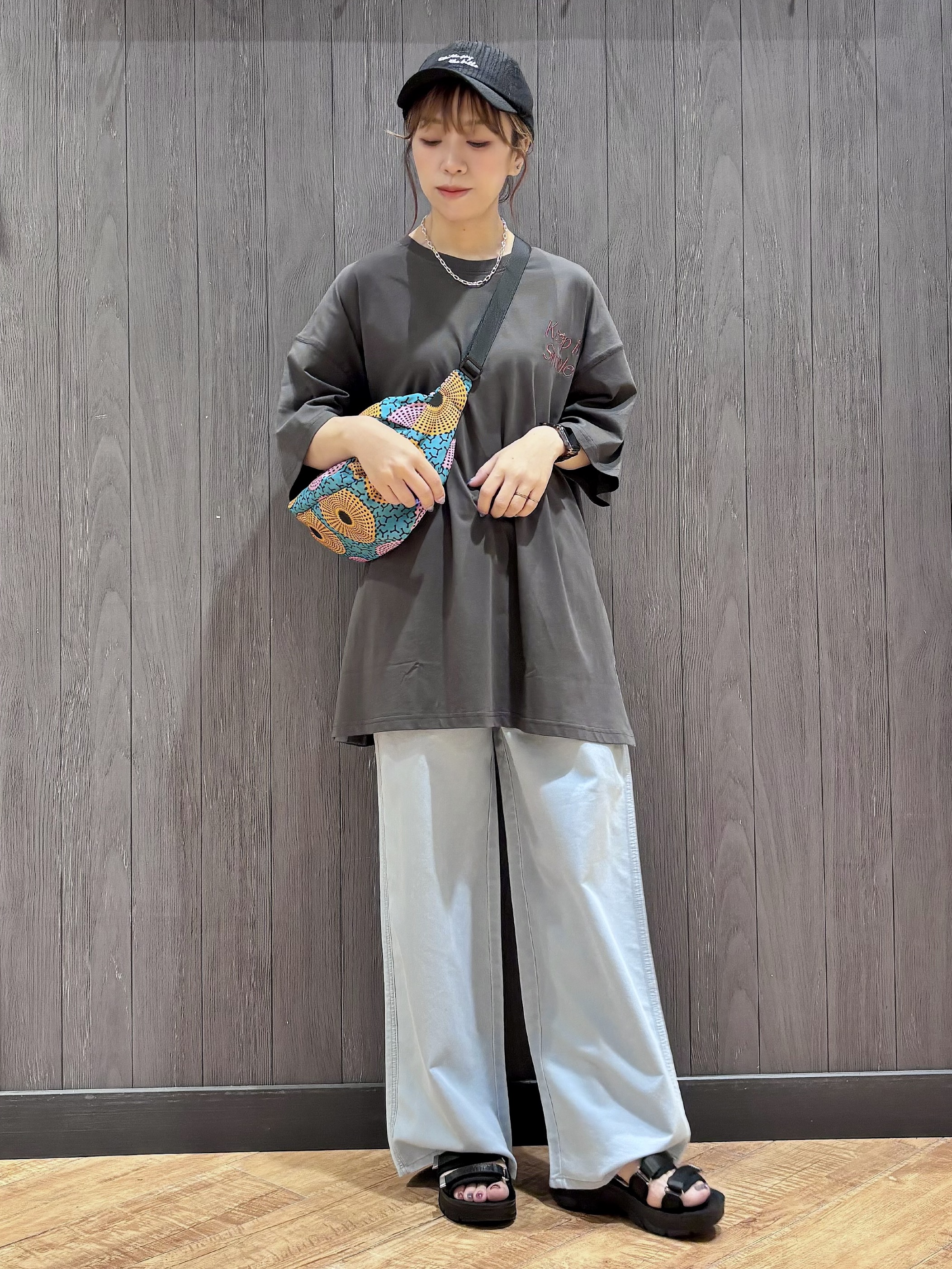 meiさんの「SHOO･LA･RUE｜【ひんやり】ゆるっと体型カバー BIGアソートTシャツ」を使ったコーディネート
