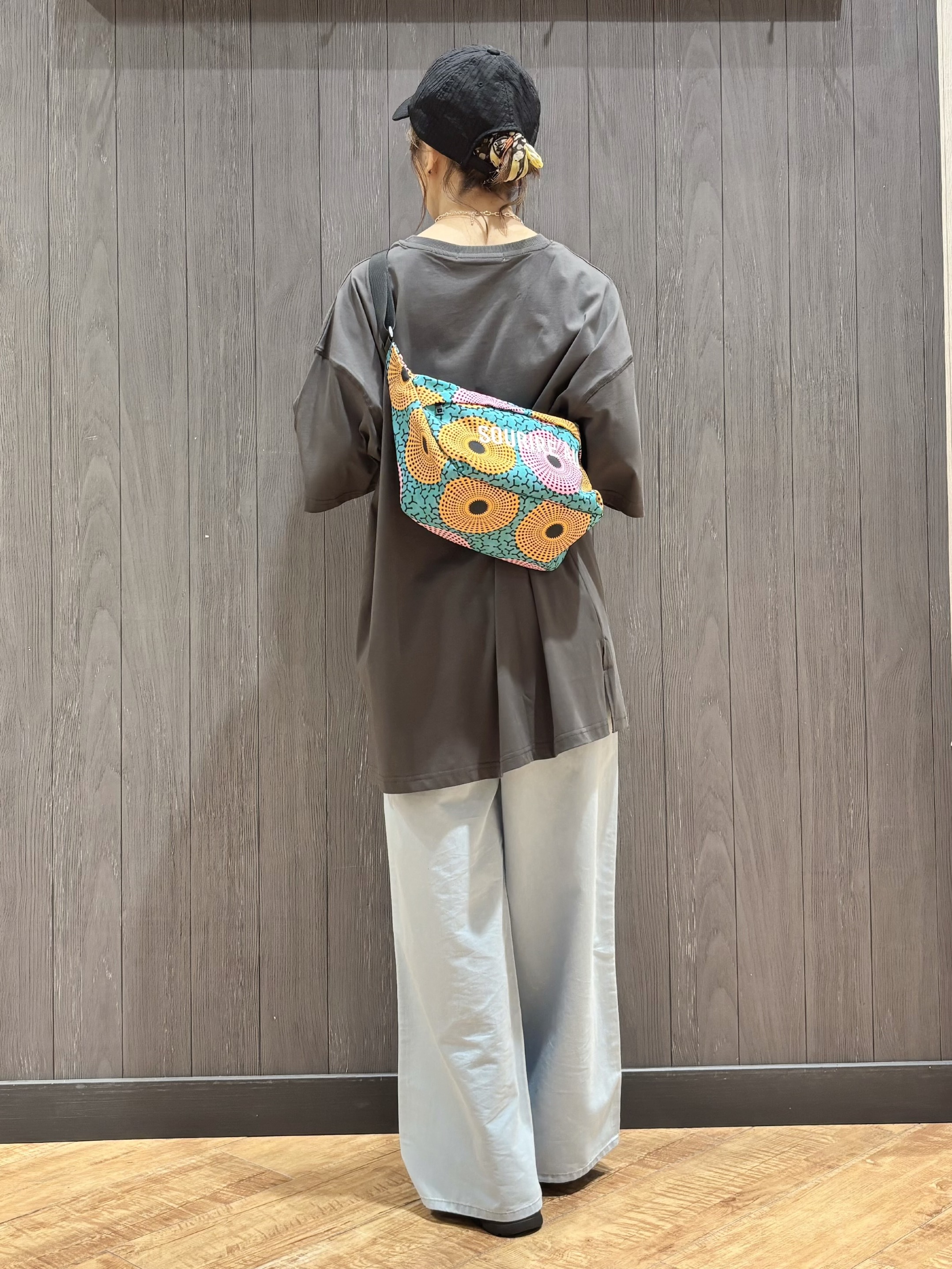 meiさんの「SHOO･LA･RUE｜【ひんやり】ゆるっと体型カバー BIGアソートTシャツ」を使ったコーディネート