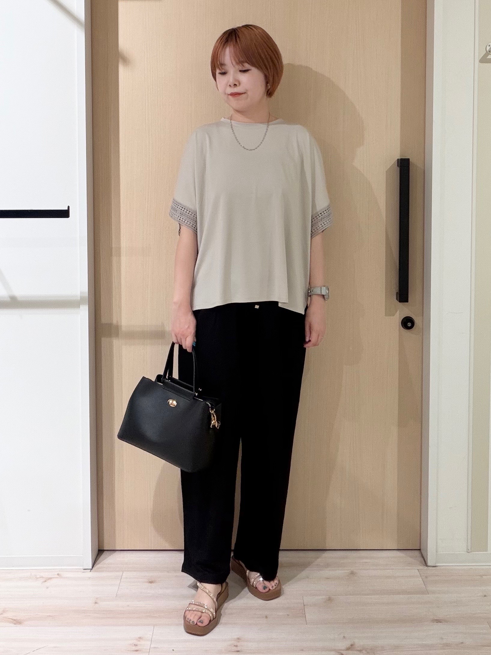 ひらしーさんの「SHOO･LA･RUE｜【ひんやり/UV】お袖レースが上品 ゆったりとろみトップス」を使ったコーディネート