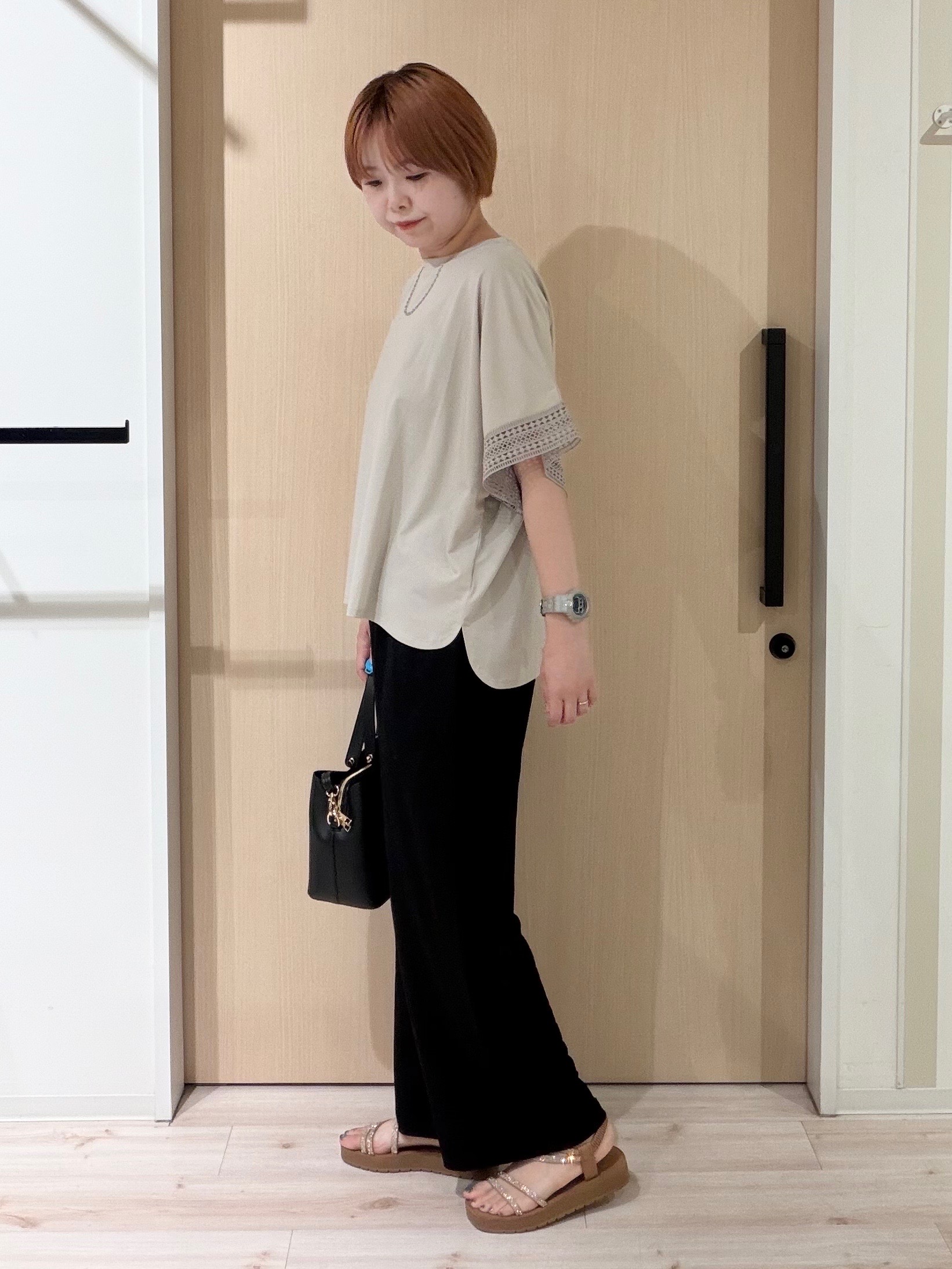 ひらしーさんの「SHOO･LA･RUE｜【ひんやり/UV】お袖レースが上品 ゆったりとろみトップス」を使ったコーディネート
