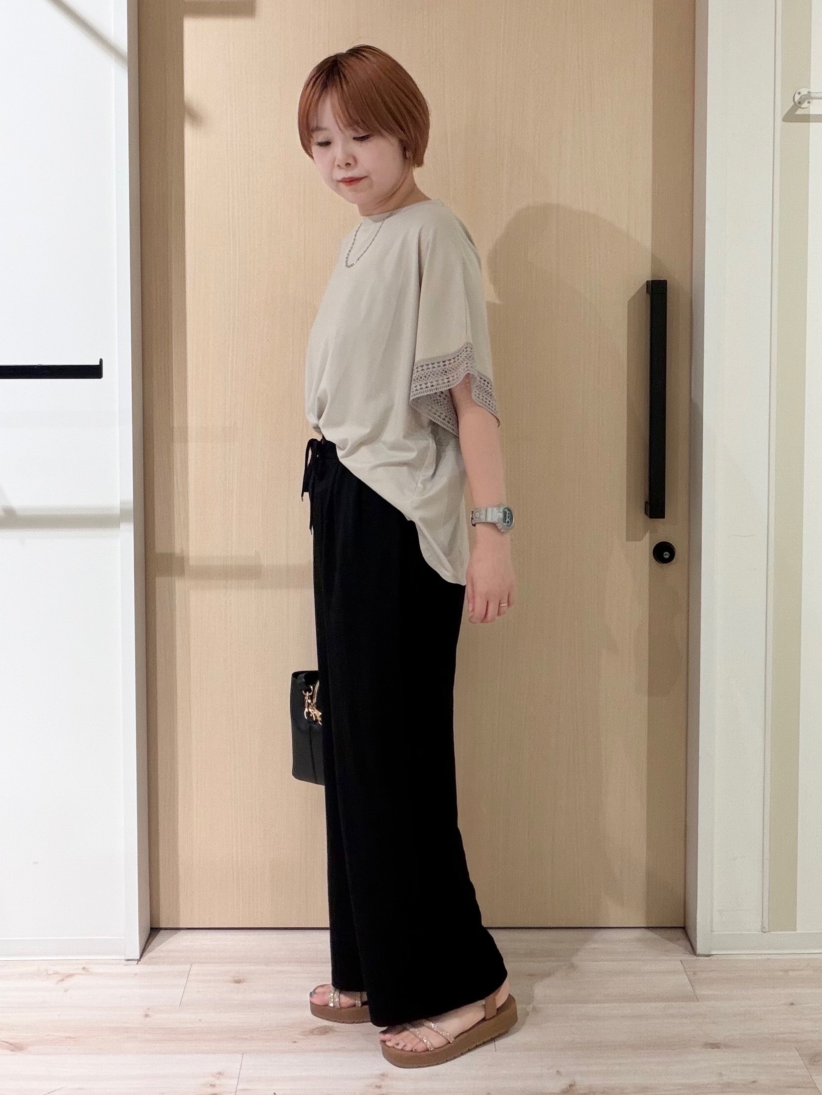 ひらしーさんの「SHOO･LA･RUE｜【ひんやり/UV】お袖レースが上品 ゆったりとろみトップス」を使ったコーディネート