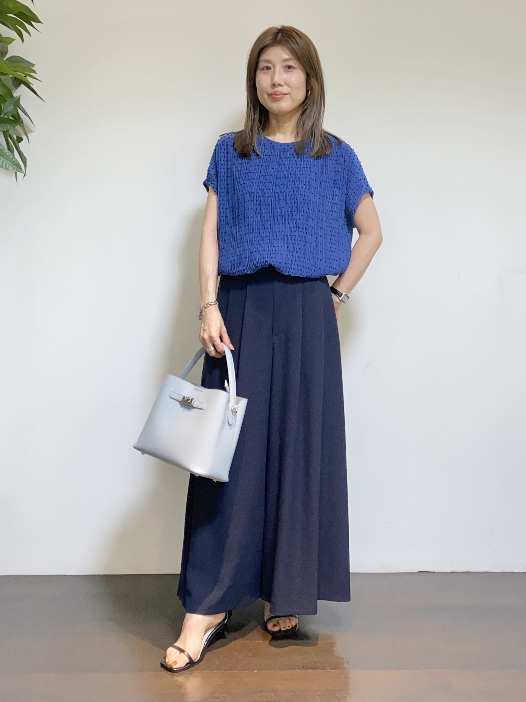 tomoさんの「UNTITLED｜◆【1枚で着映える】ドットジャガードブラウス」を使ったコーディネート