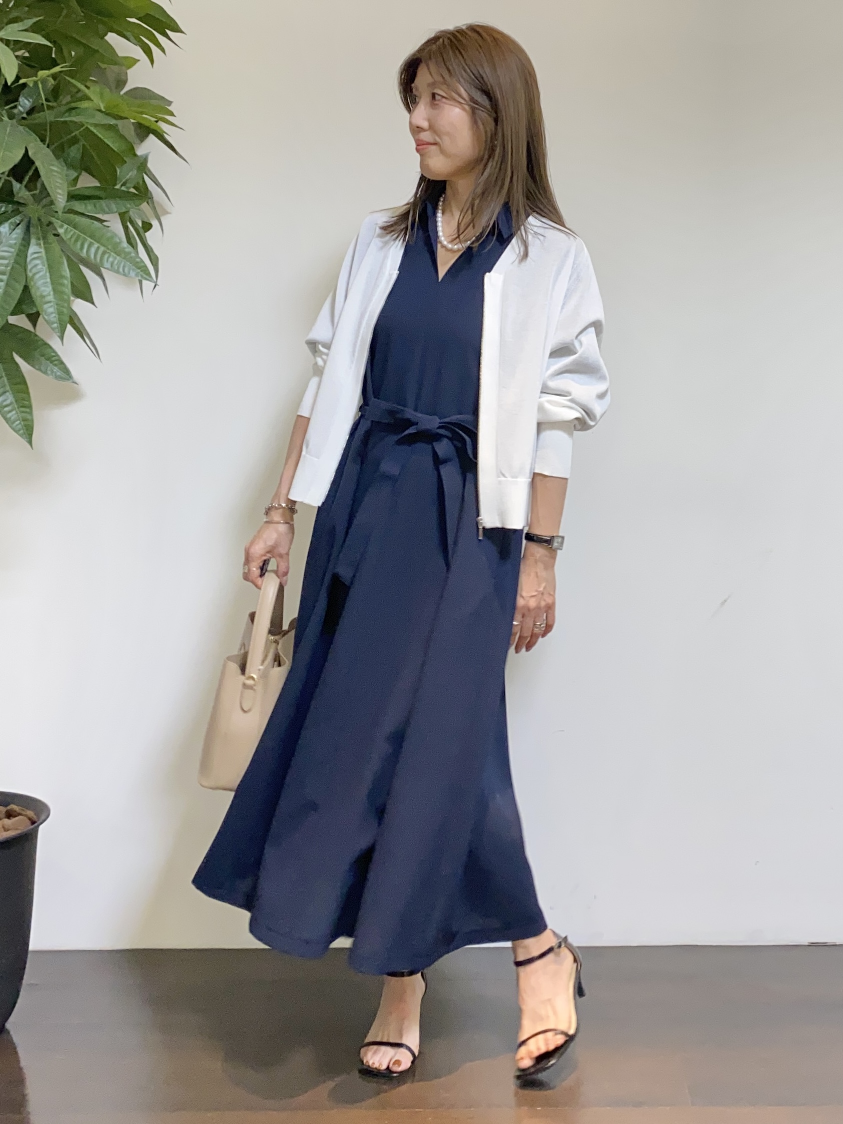 tomoさんの「UNTITLED｜【アンサンブル可/日除け・冷房対策】シアーレーヨンZIPカーディガン」を使ったコーディネート