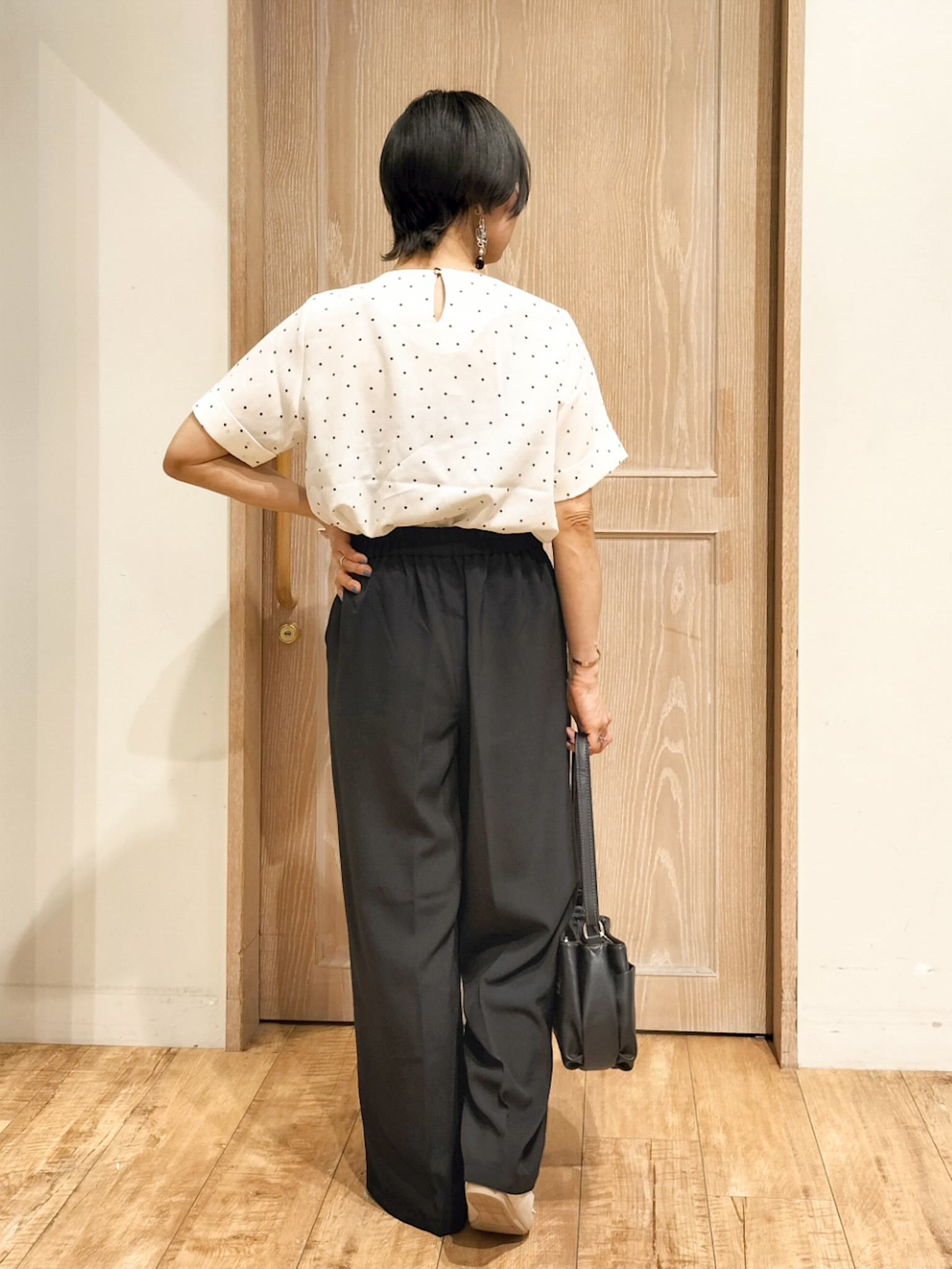YUKIさんの「SHOO･LA･RUE｜【S-LL/洗濯機可】メタルバーがアクセント アクセいらずのドット柄ブラウス」を使ったコーディネート