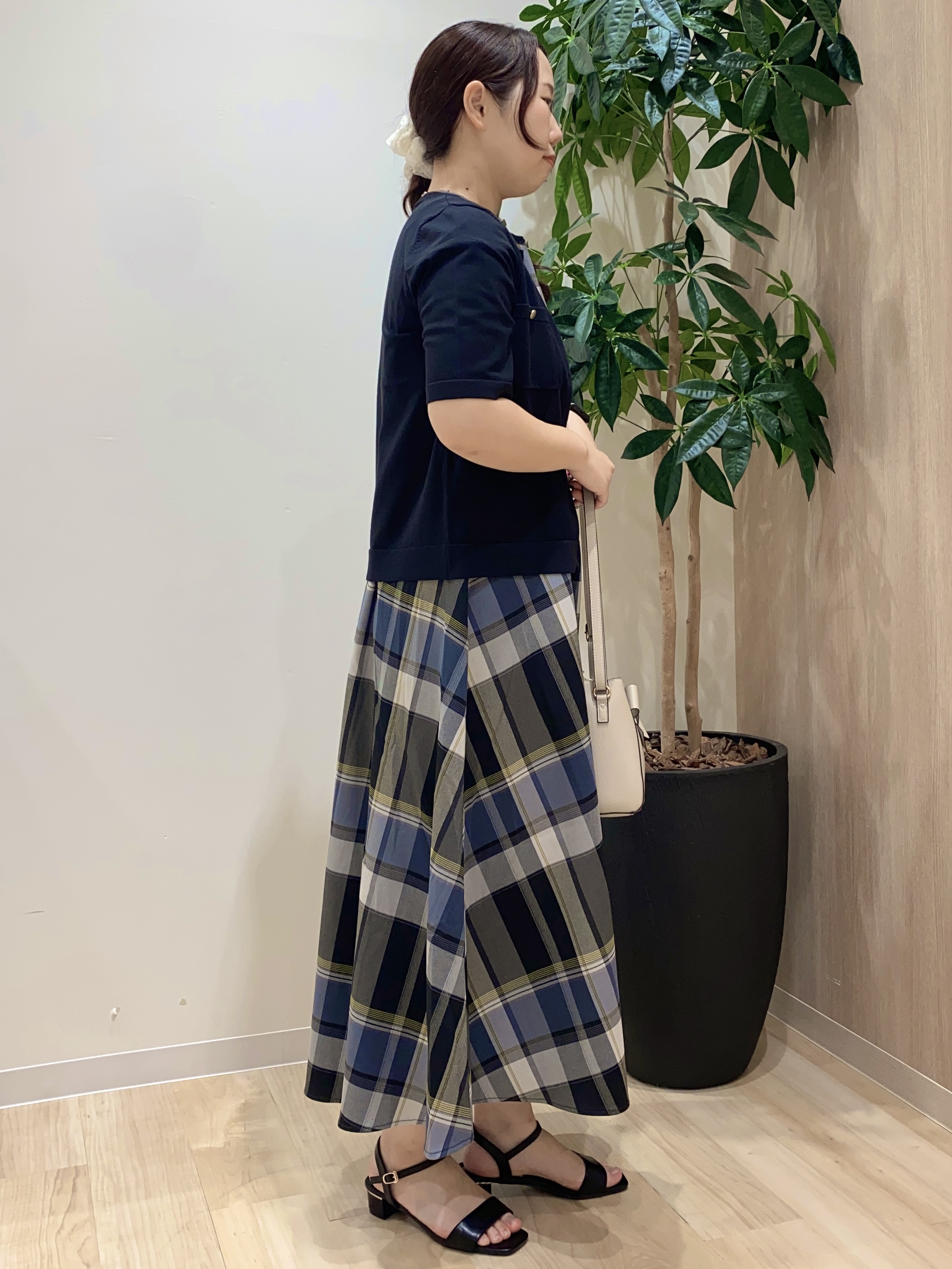 HANAさんの「grove｜【低身長さんも選べる着丈】マドラスチェックワンピース」を使ったコーディネート