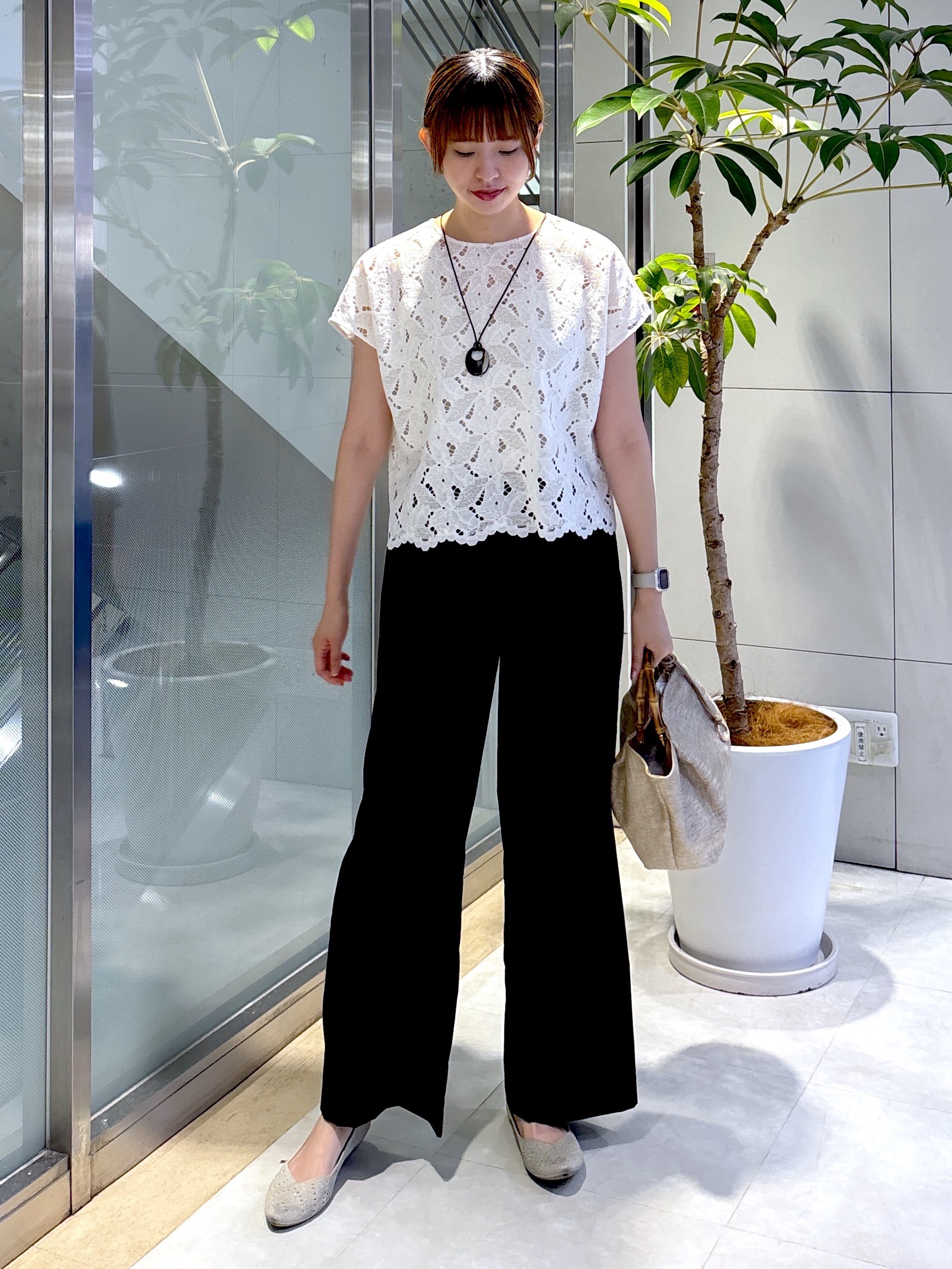 yukaさんの「UNTITLED｜【セットアップ可/品のある透け感】リーフレースブラウス」を使ったコーディネート