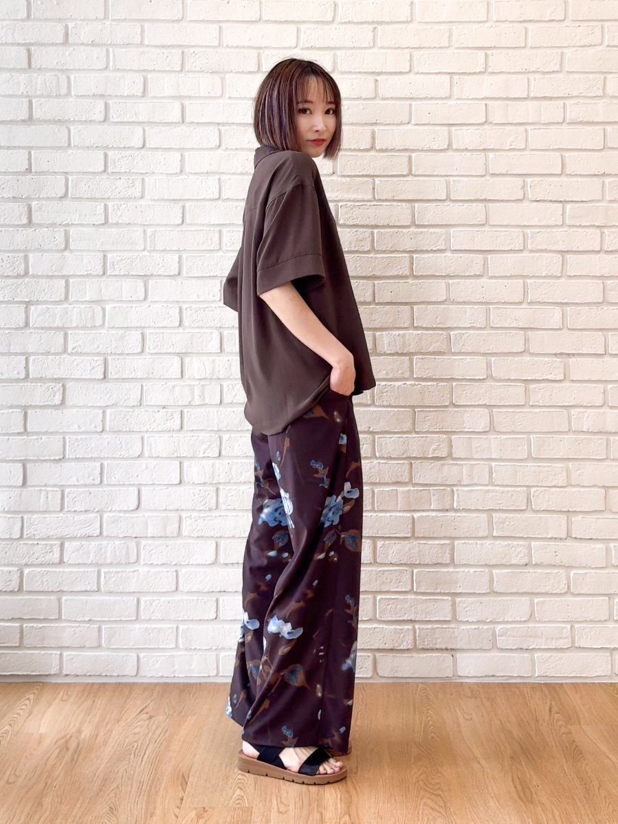 𝐜𝐡𝐢𝐤𝐚さんの「SHOO･LA･RUE｜【S-LL】見せてもキレイ スクエアネック リブタンクトップ」を使ったコーディネート