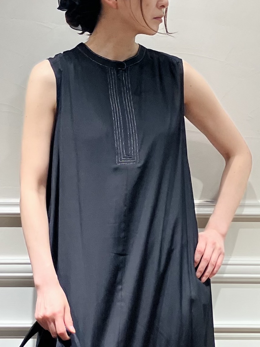 TSUKUIさんの「DRESSTERIOR｜【ウォッシャブル】ノースリーブギャザーヘムワンピース」を使ったコーディネート