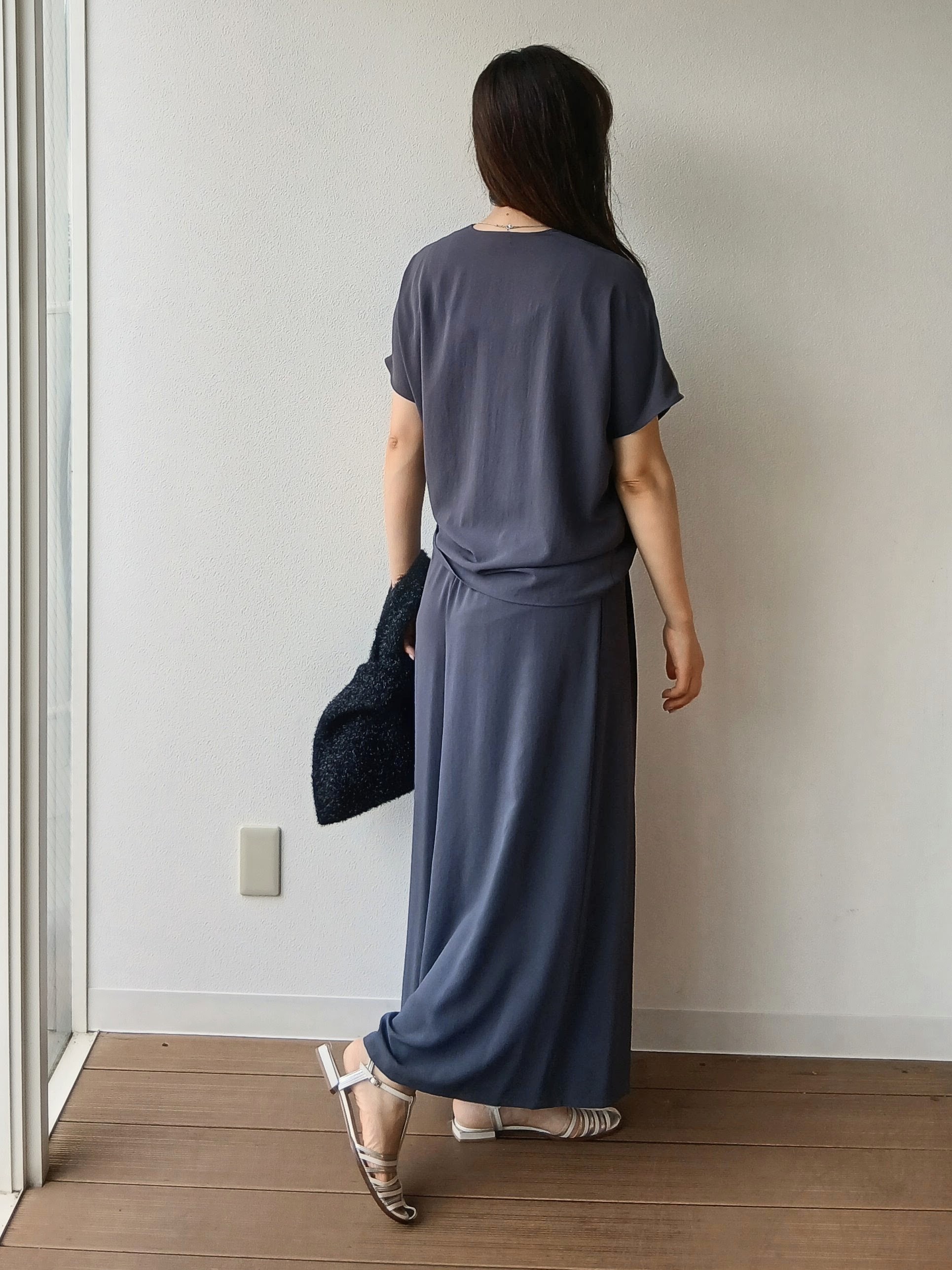 なみきさんの「UNTITLED｜【UV/接触冷感/セットアップ可】リラクシーキーVネックブラウス」を使ったコーディネート