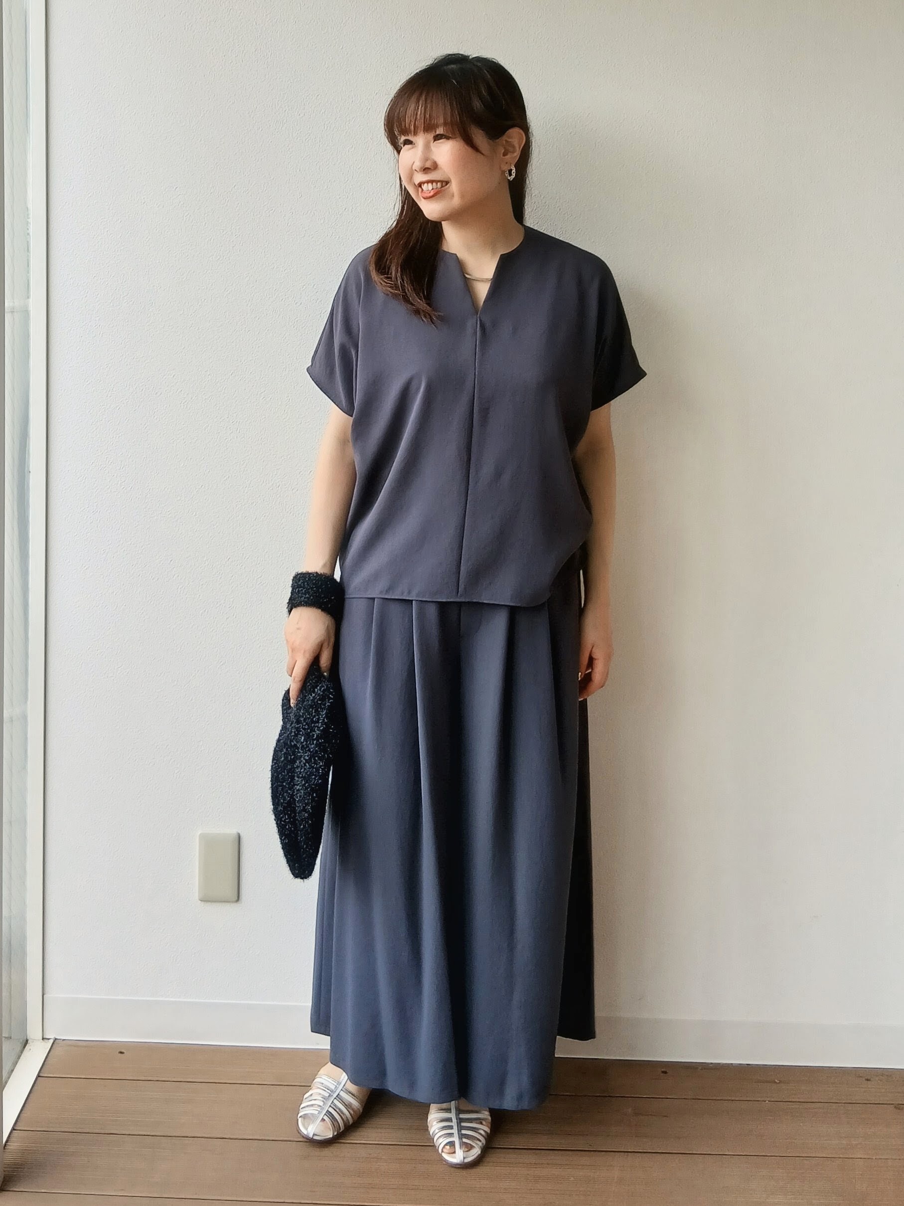 なみきさんの「UNTITLED｜【UV/接触冷感/セットアップ可】リラクシーキーVネックブラウス」を使ったコーディネート