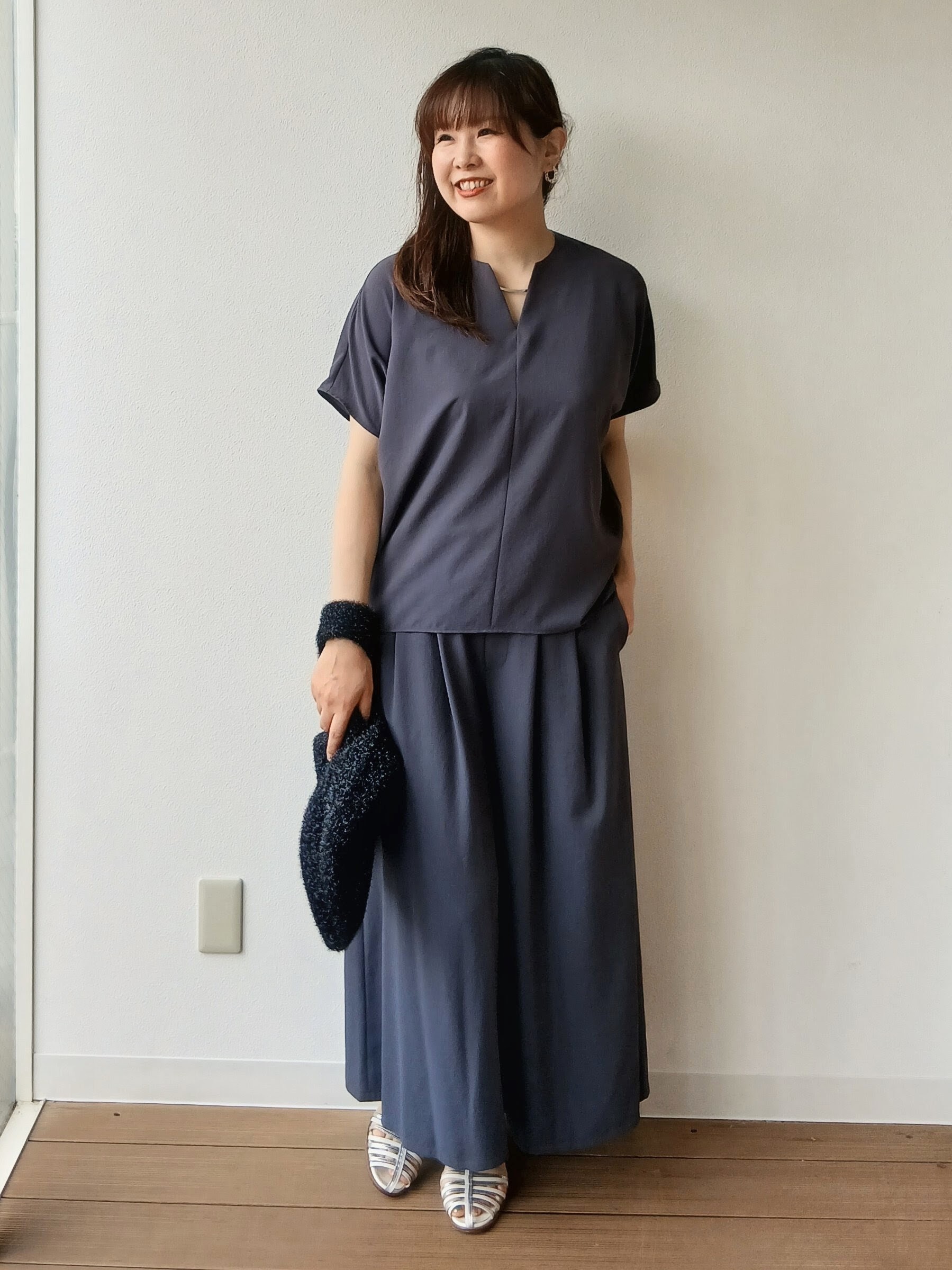 なみきさんの「UNTITLED｜【UV/接触冷感/セットアップ可】リラクシーキーVネックブラウス」を使ったコーディネート