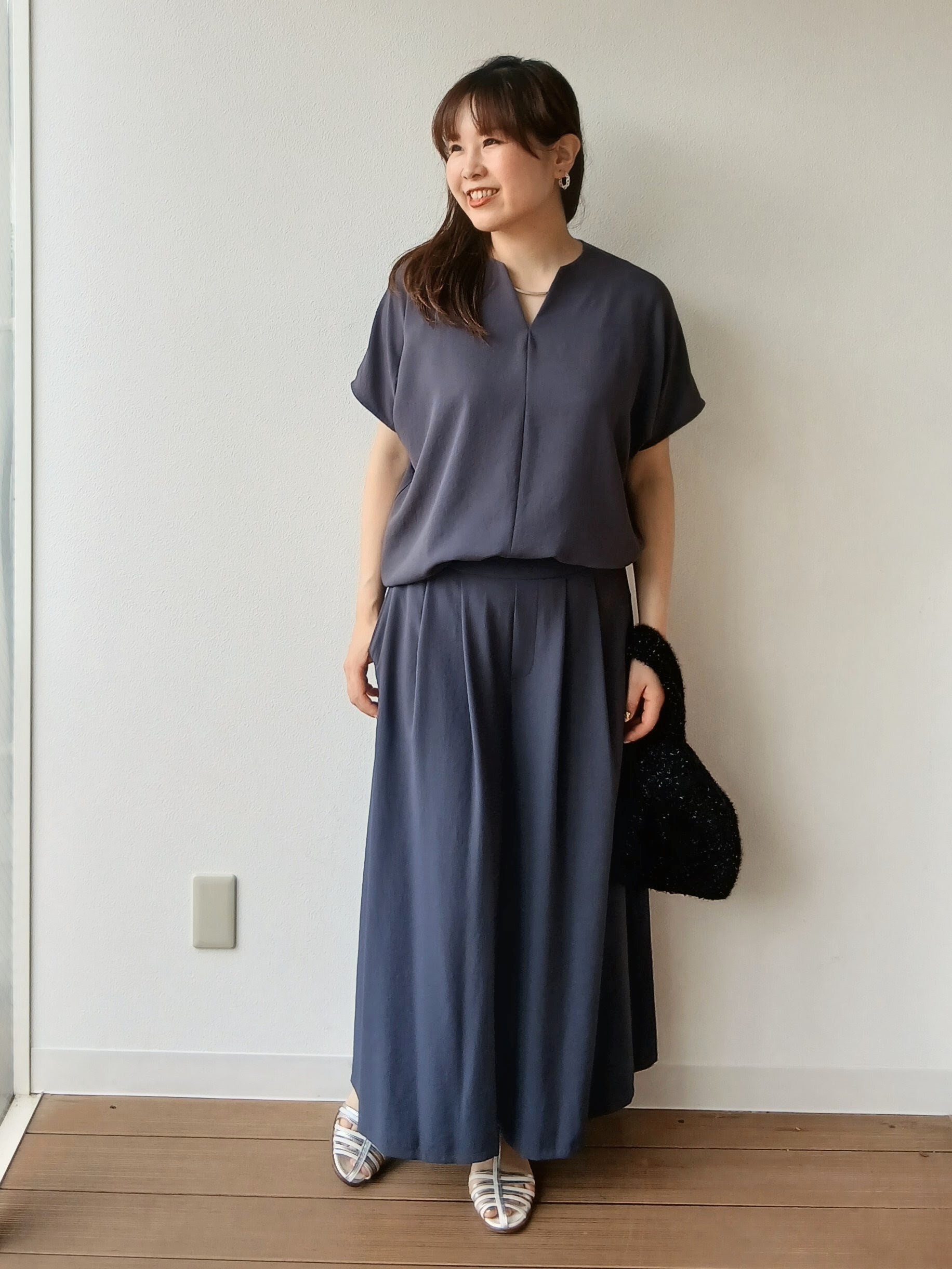 なみきさんの「UNTITLED｜【UV/接触冷感/セットアップ可】リラクシーキーVネックブラウス」を使ったコーディネート