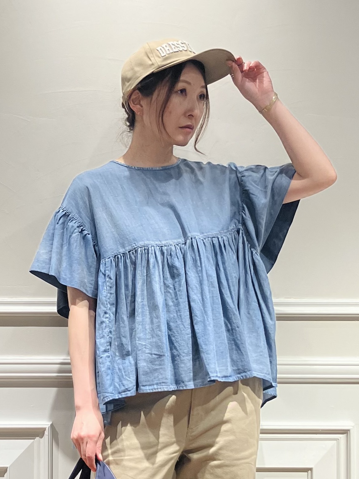 TSUKUIさんの「DRESSTERIOR｜【涼しく着映え】シアーデニムAラインブラウス」を使ったコーディネート