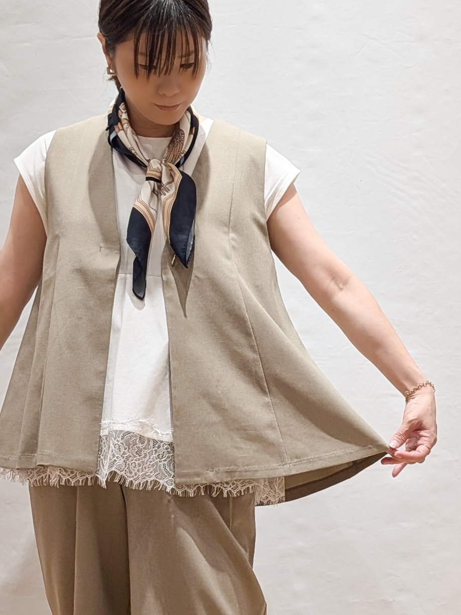 Shihoさんの「OPAQUE.CLIP｜裾レースペプラムカットソー【洗濯機OK】」を使ったコーディネート