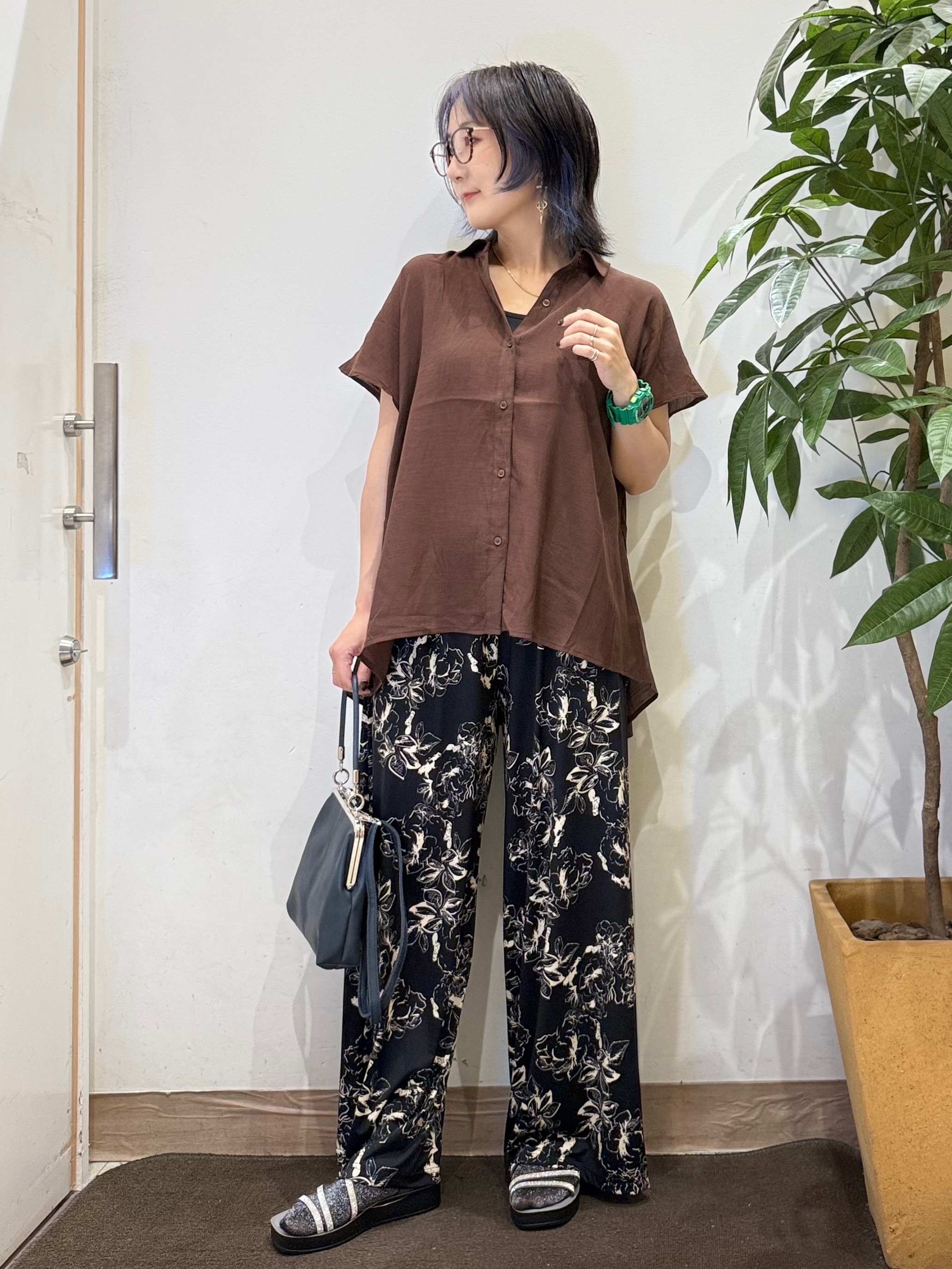 misakiさんの「SHOO･LA･RUE｜【ひんやり/UV】ほんのりシアーで上品な バックギャザーブラウス」を使ったコーディネート