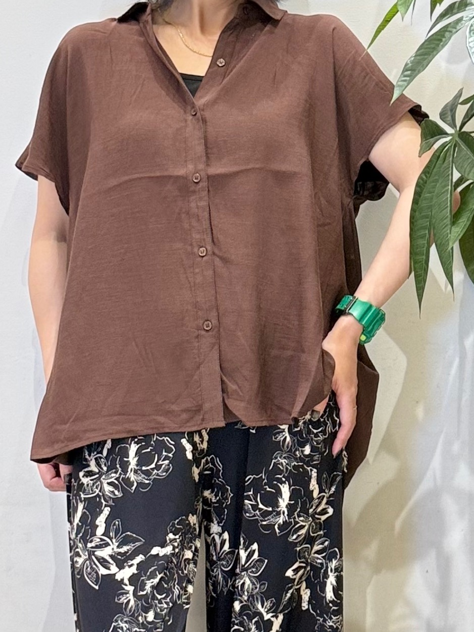 misakiさんの「SHOO･LA･RUE｜【ひんやり/UV】ほんのりシアーで上品な バックギャザーブラウス」を使ったコーディネート