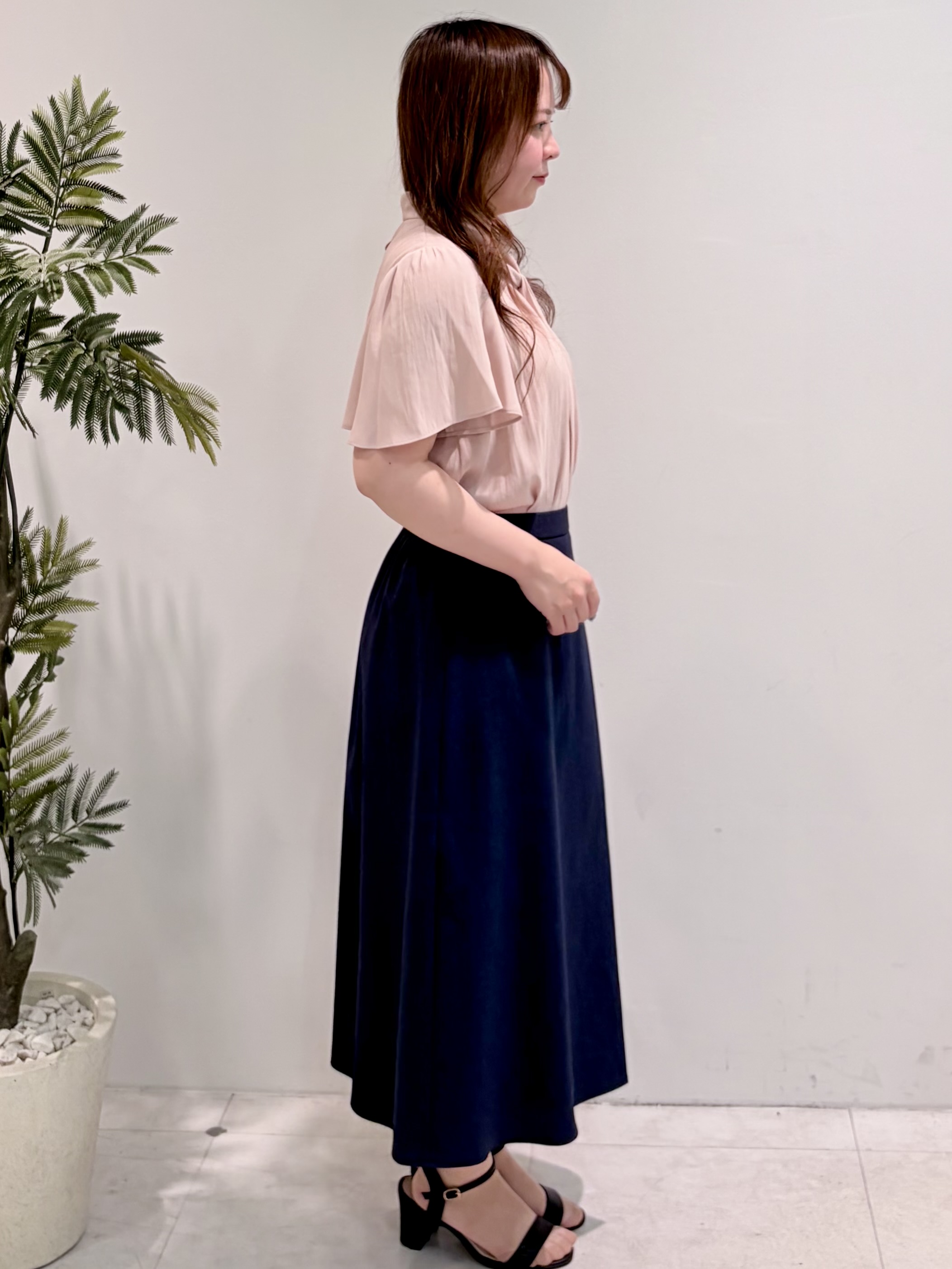 Hitomiさんの「COUP DE CHANCE｜【手洗い可／日本製】リネンライク フレアスカート」を使ったコーディネート