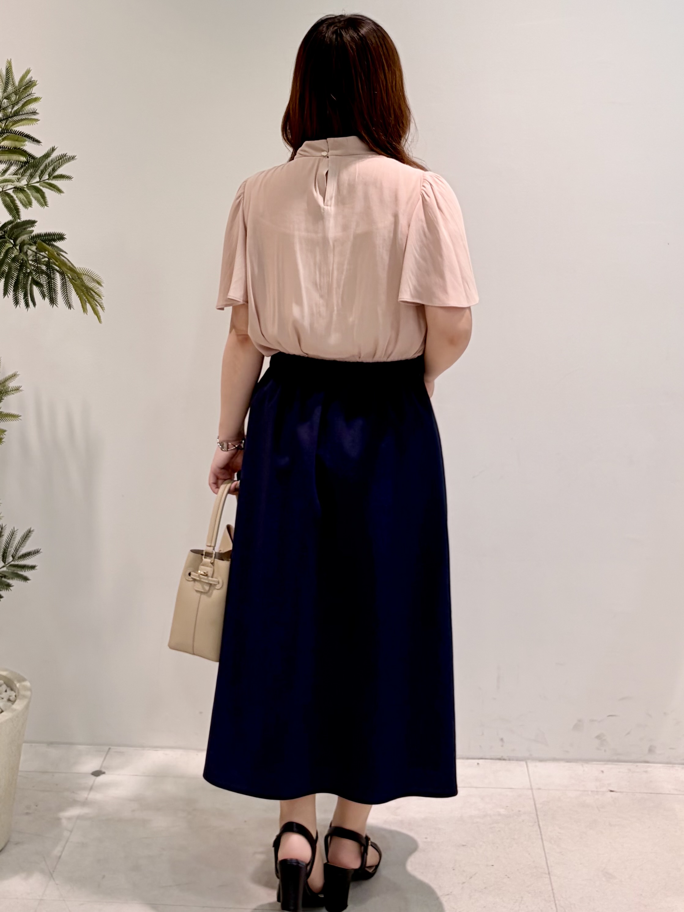 Hitomiさんの「COUP DE CHANCE｜【手洗い可／日本製】リネンライク フレアスカート」を使ったコーディネート