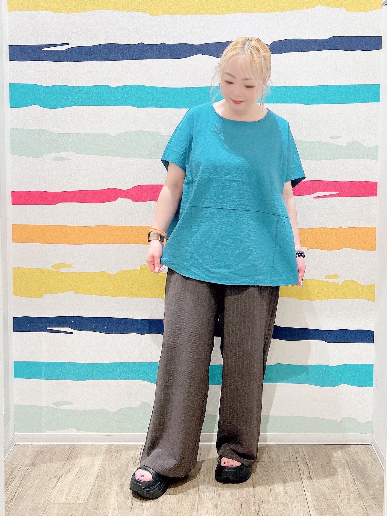 Peeさんの「SHOO･LA･RUE｜【洗濯機可】ダブルポケット 楊柳しぼしぼシアーシャツ」を使ったコーディネート