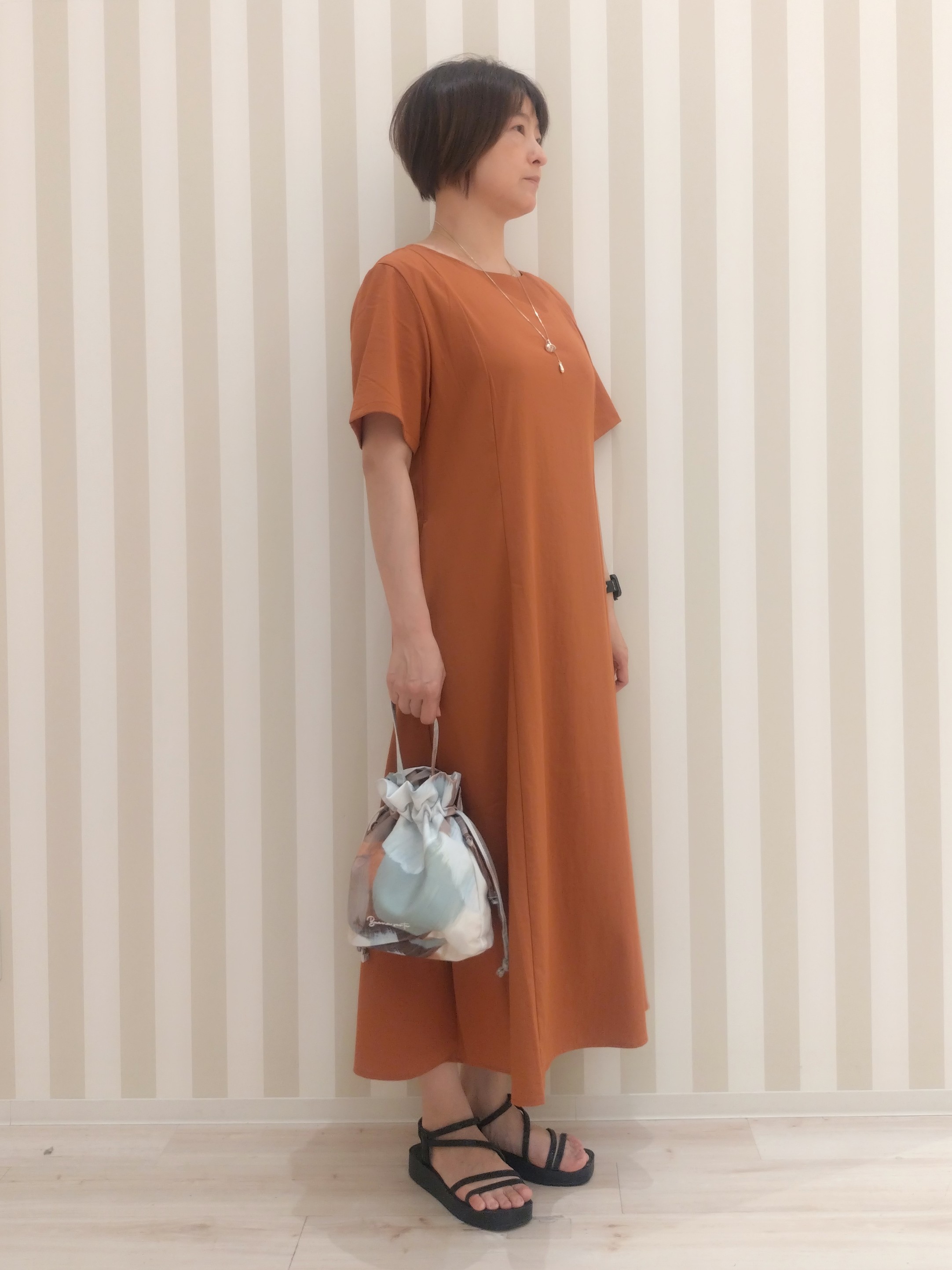 AKさんの「SHOO･LA･RUE｜【S-LL/洗濯機可/セットアップ可】軽凛(かろりん) ひんやり切替ワンピース」を使ったコーディネート