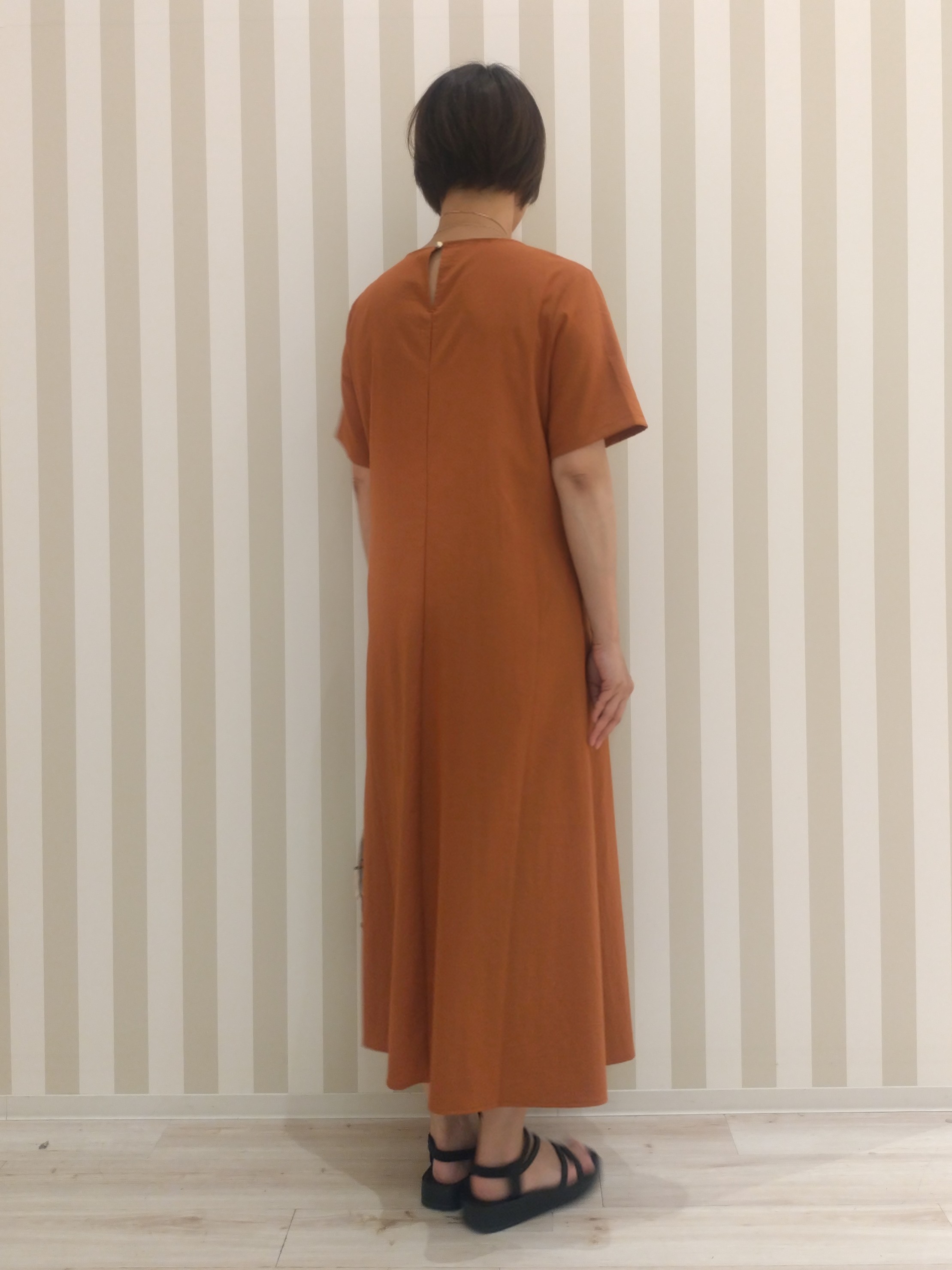 AKさんの「SHOO･LA･RUE｜【S-LL/洗濯機可/セットアップ可】軽凛(かろりん) ひんやり切替ワンピース」を使ったコーディネート
