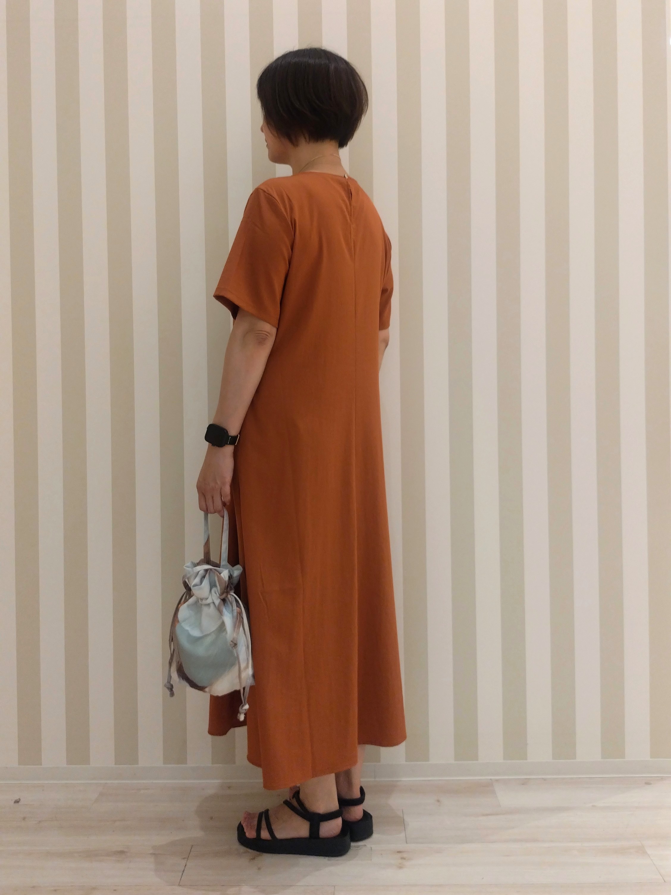AKさんの「SHOO･LA･RUE｜【S-LL/洗濯機可/セットアップ可】軽凛(かろりん) ひんやり切替ワンピース」を使ったコーディネート