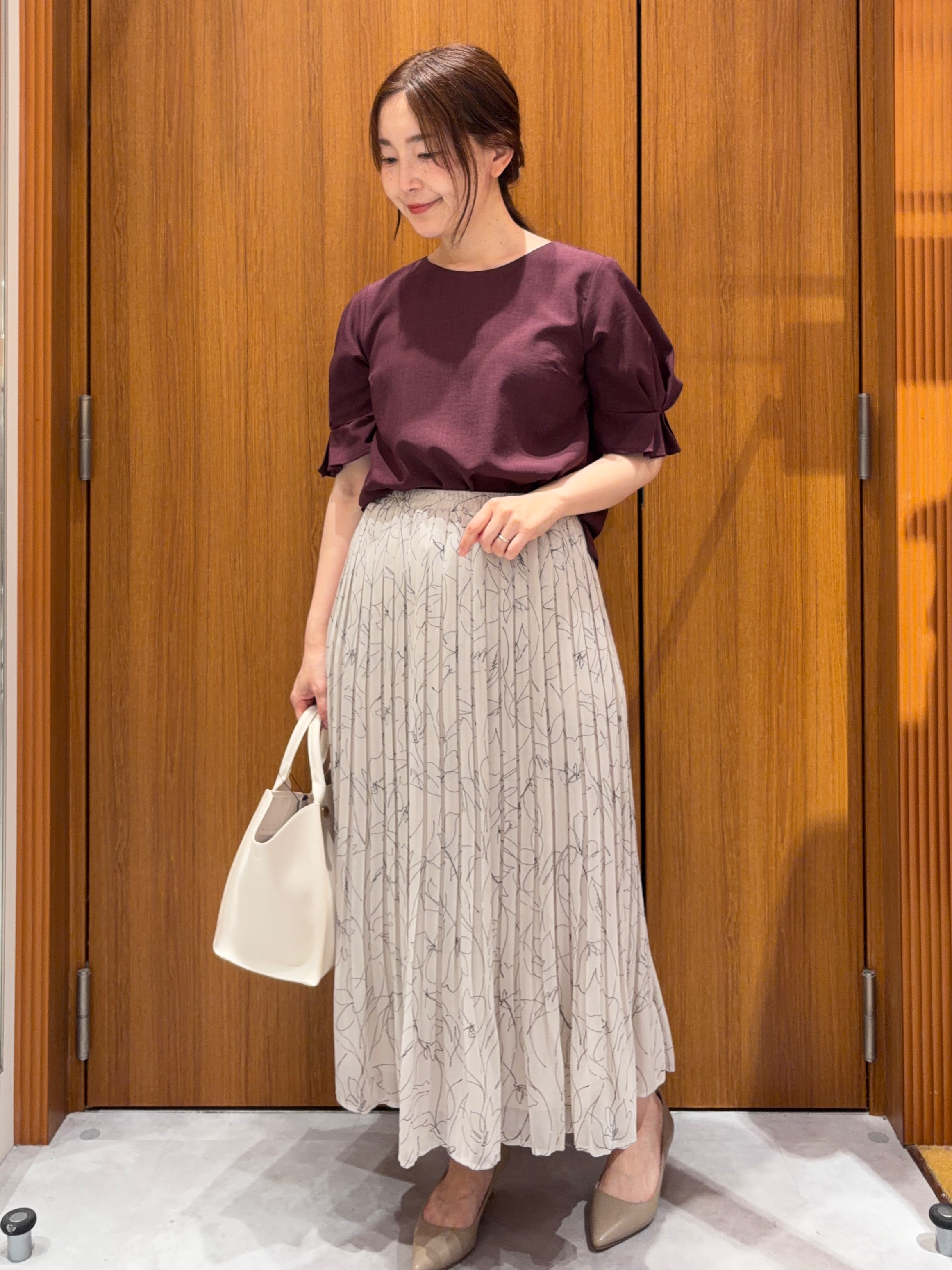 アスカさんの「index｜【接触冷感／吸水速乾】タックパフスリーブブラウス《防シワ／洗濯機OK／XS～3L／8col》」を使ったコーディネート