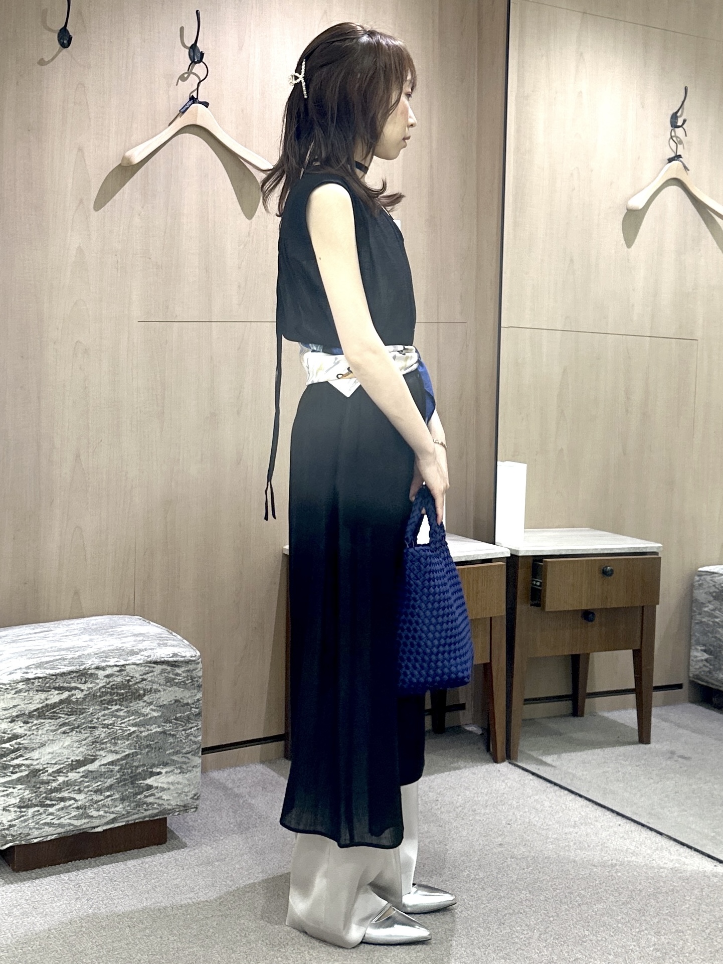 Miwaさんの「UNTITLED｜【通気性/前開きボタン】シアーVネックワンピース」を使ったコーディネート