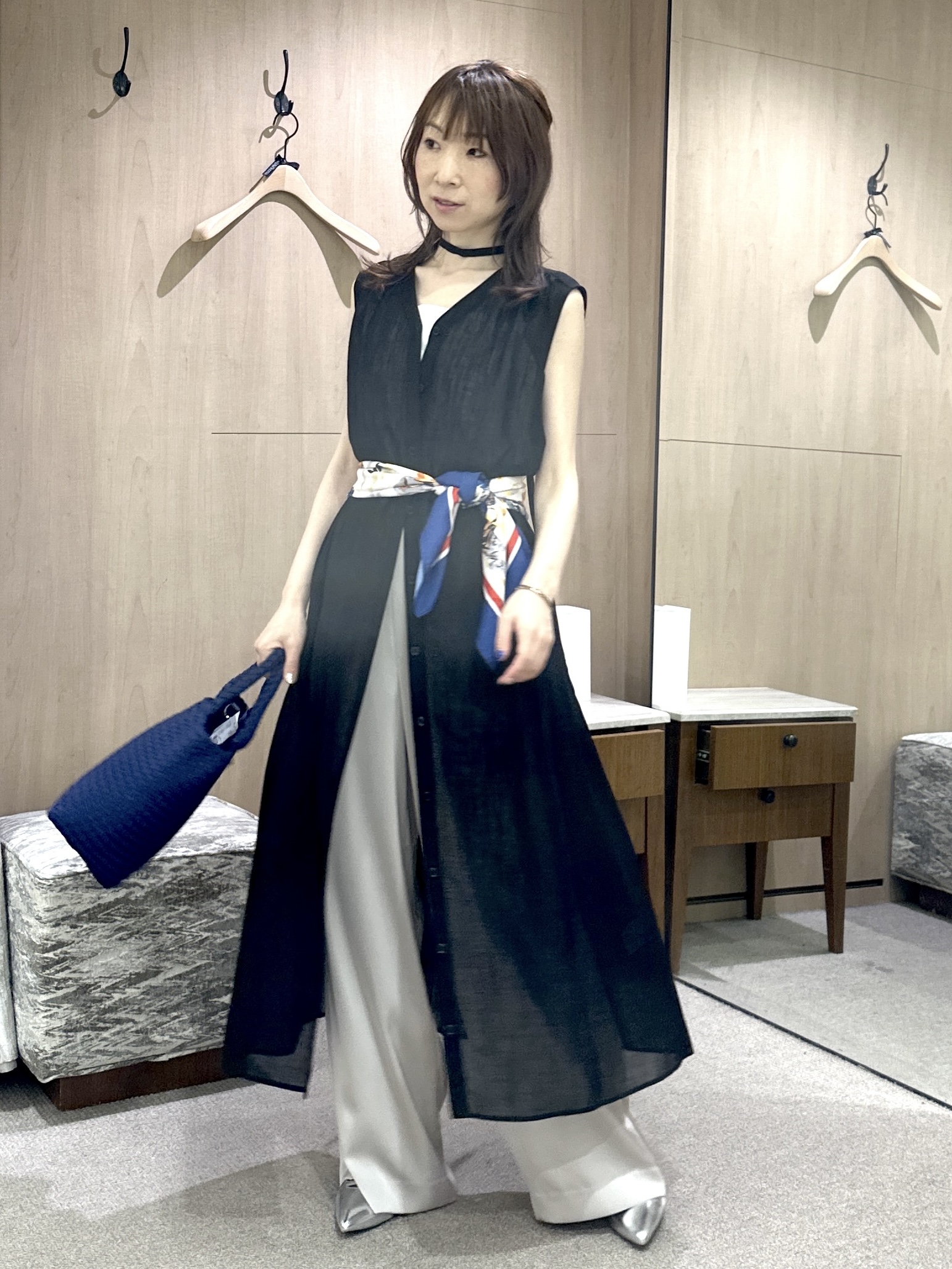 Miwaさんの「UNTITLED｜【通気性/前開きボタン】シアーVネックワンピース」を使ったコーディネート