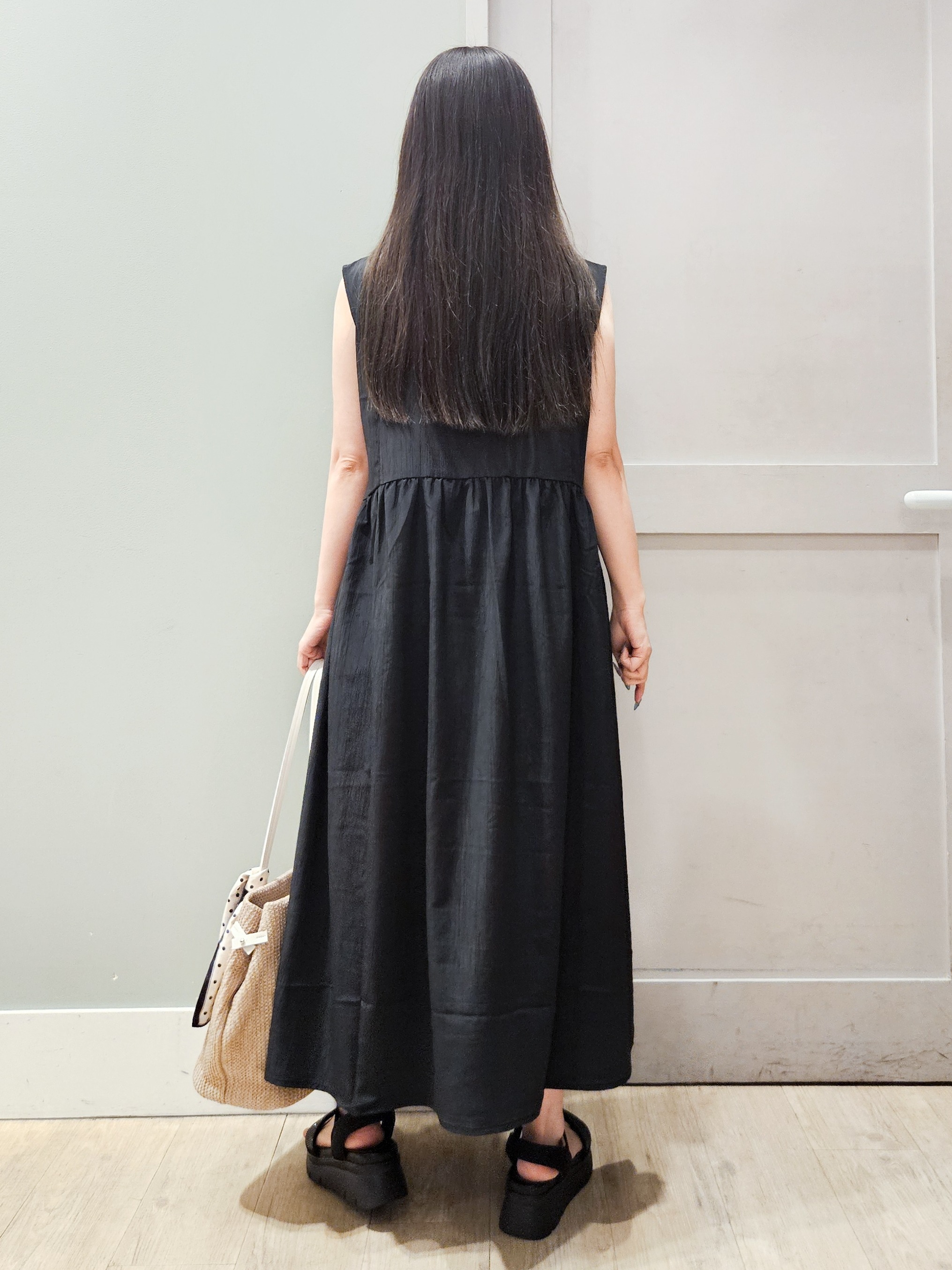 maiさんの「grove｜【低身長さんも選べる着丈・洗濯機◎】テントラインワンピース」を使ったコーディネート