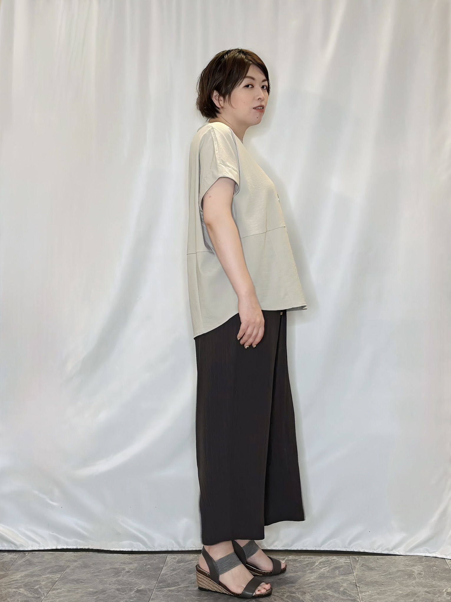 たみさんの「SHOO･LA･RUE｜【洗濯機可/セットアップ可】軽凛(かろりん) シンプル上品 ひんやり切替コクーントップス」を使ったコーディネート