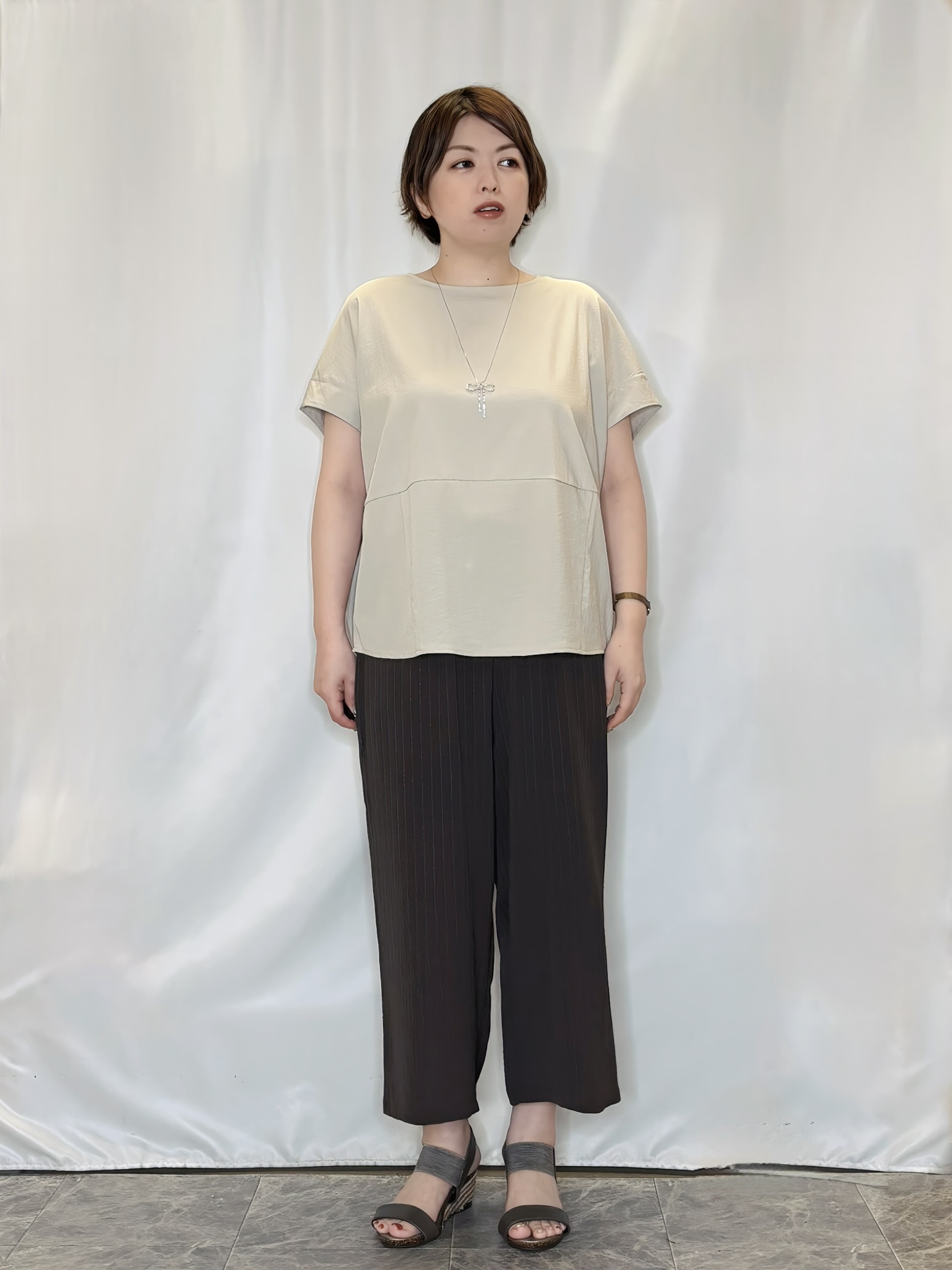 たみさんの「SHOO･LA･RUE｜【洗濯機可/セットアップ可】軽凛(かろりん) シンプル上品 ひんやり切替コクーントップス」を使ったコーディネート