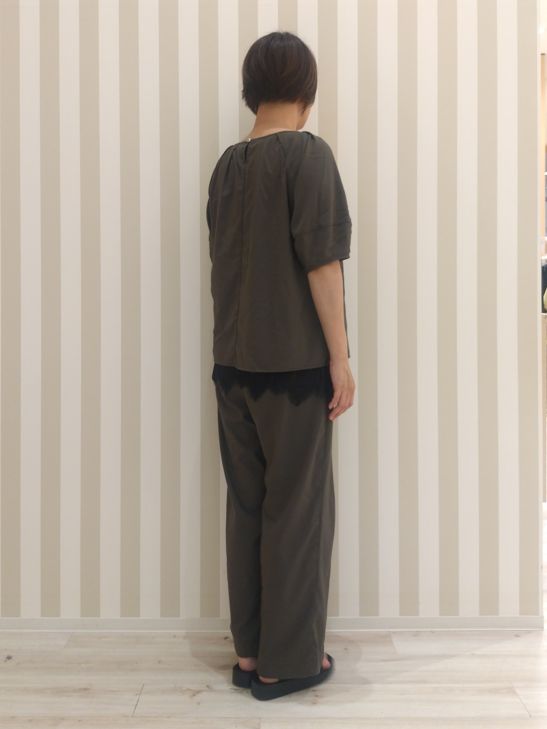 AKさんの「SHOO･LA･RUE｜【S-LL/洗濯機可/セットアップ可】軽凛(かろりん) ひんやりタックブラウス」を使ったコーディネート