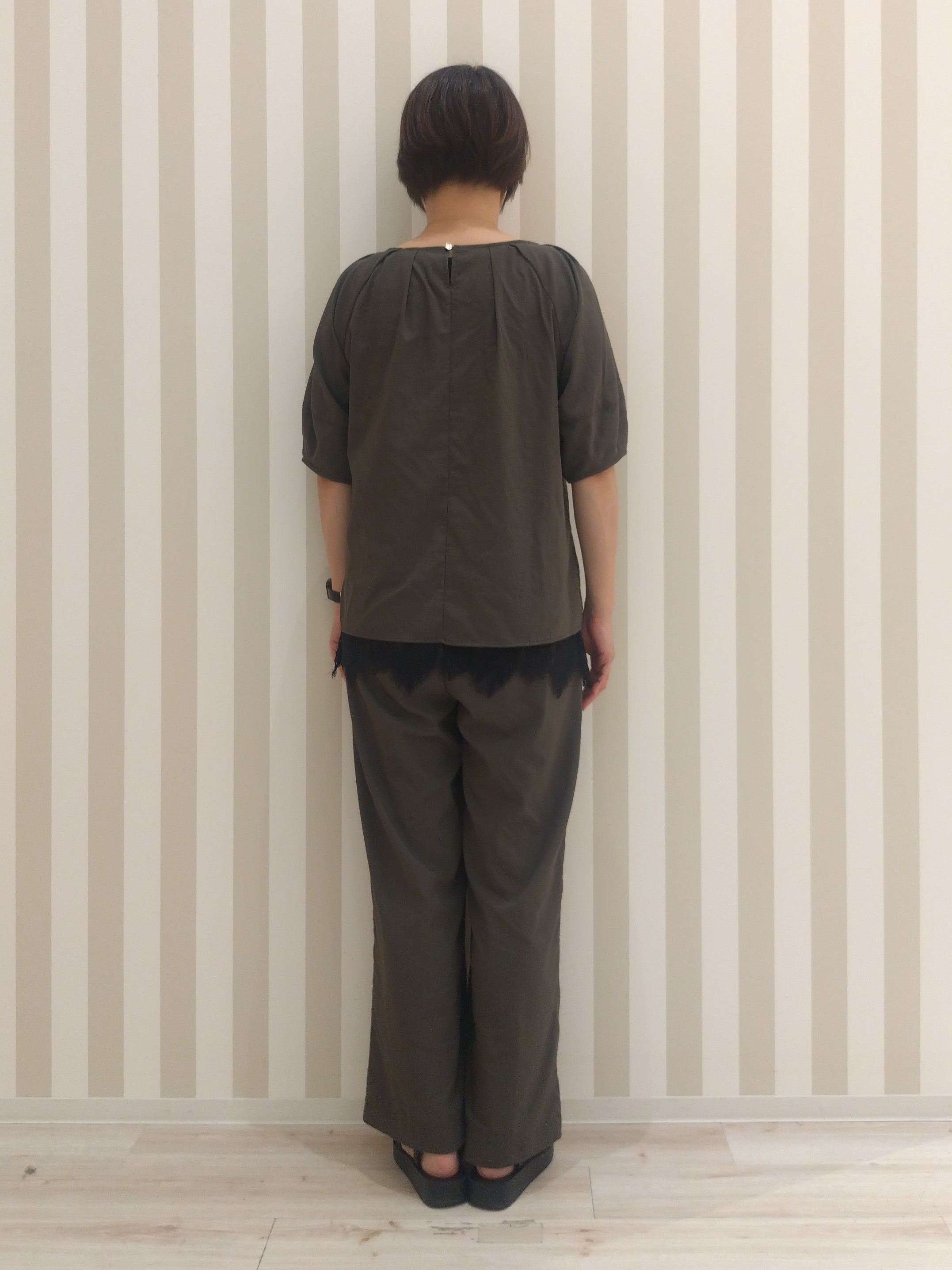 AKさんの「SHOO･LA･RUE｜【S-LL/洗濯機可/セットアップ可】軽凛(かろりん) ひんやりタックブラウス」を使ったコーディネート