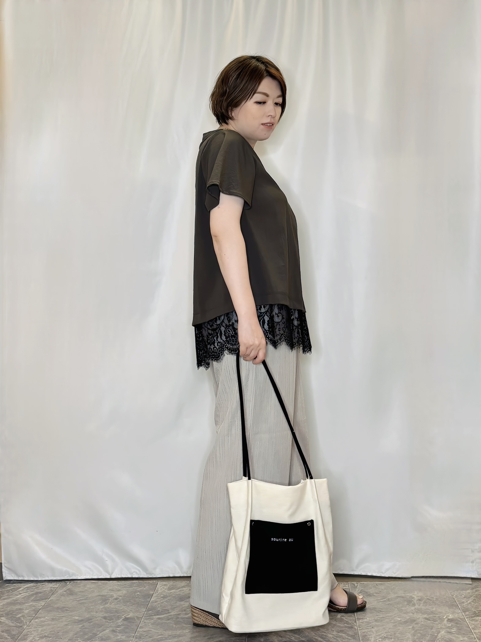たみさんの「SHOO･LA･RUE｜【ひんやり/S-LL/洗濯機可】軽凛(かろりん) スキッパー裾レースブラウス」を使ったコーディネート