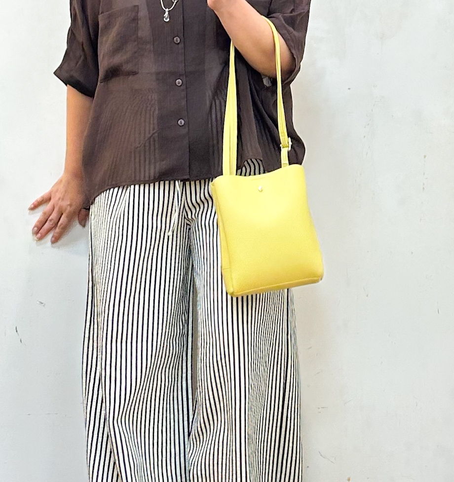haruさんの「SHOO･LA･RUE｜【洗濯機可/選べる6色】ナチュラルな風合いが魅力 ゆったり楊柳シアードルマンブラウス」を使ったコーディネート