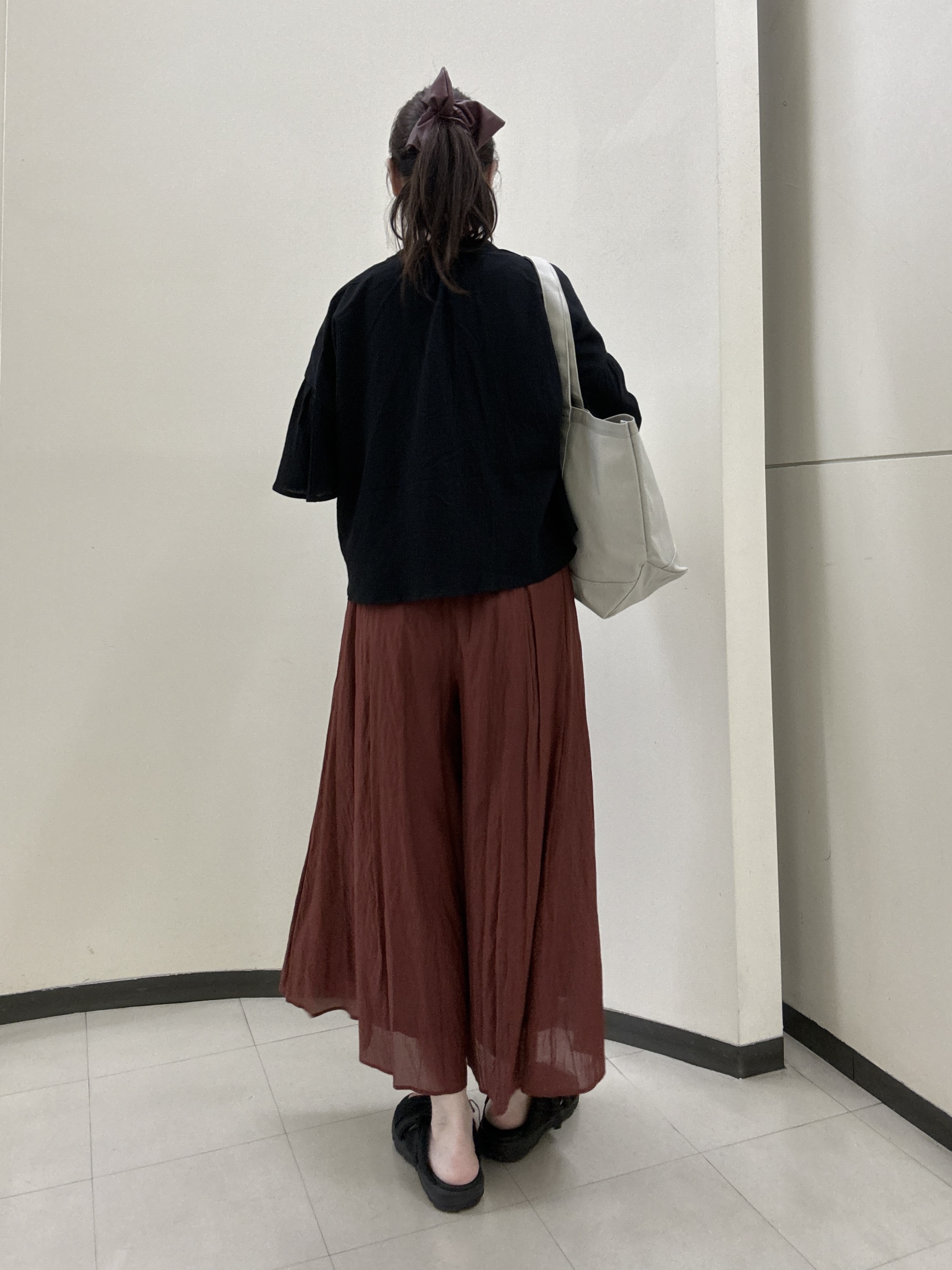 Junさんの「Dessin｜フレアスリーブ スキッパーブラウス」を使ったコーディネート